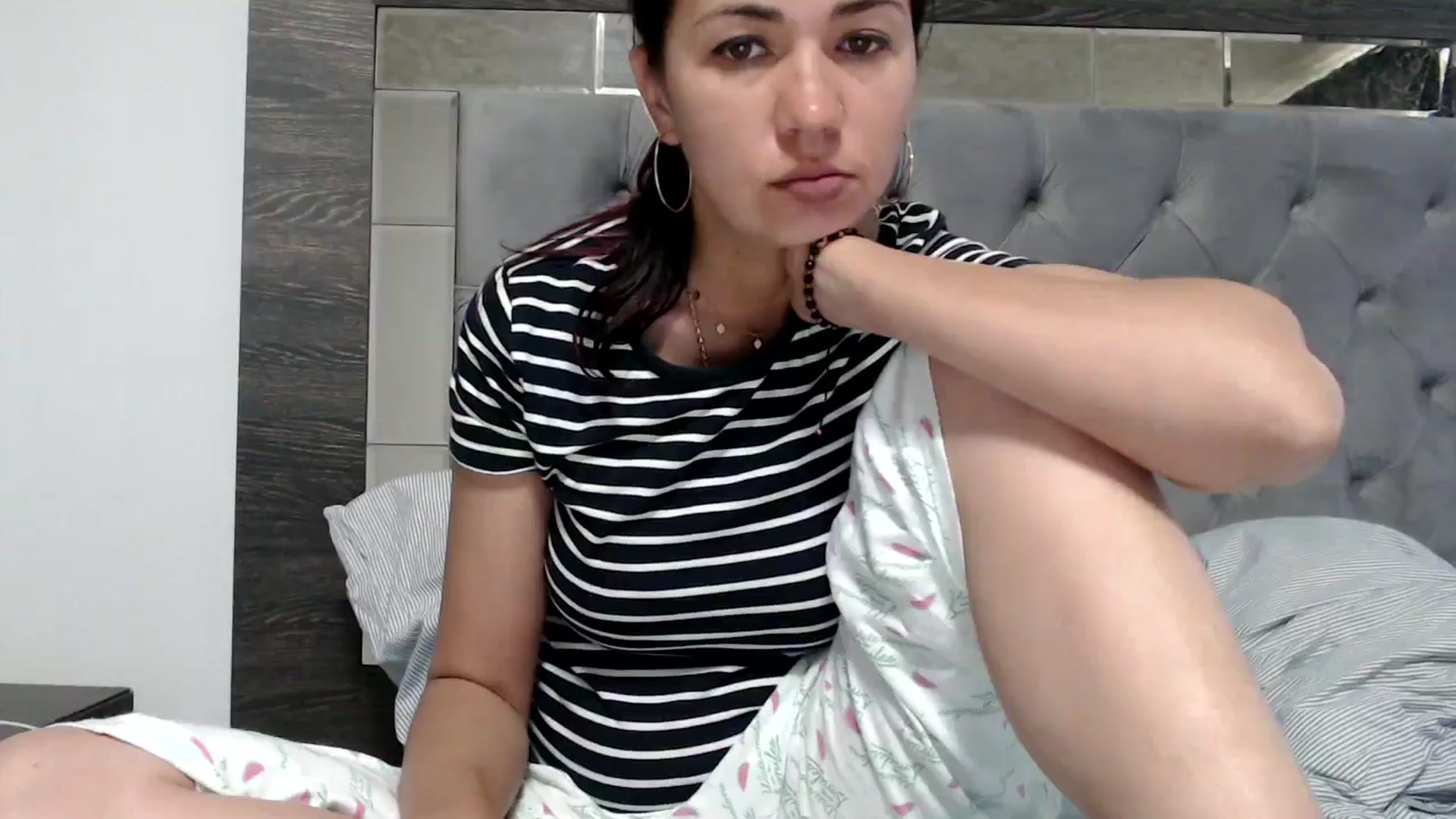 Gallery image thumbnail from YourLuvDee's myfreecams stream on, 05/31/2025, 13:02 image 11 of 20