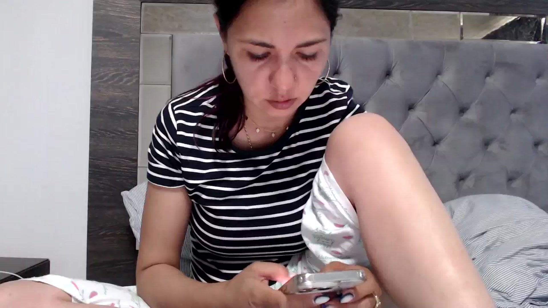 Gallery image thumbnail from YourLuvDee's myfreecams stream on, 05/31/2025, 13:02 image 15 of 20