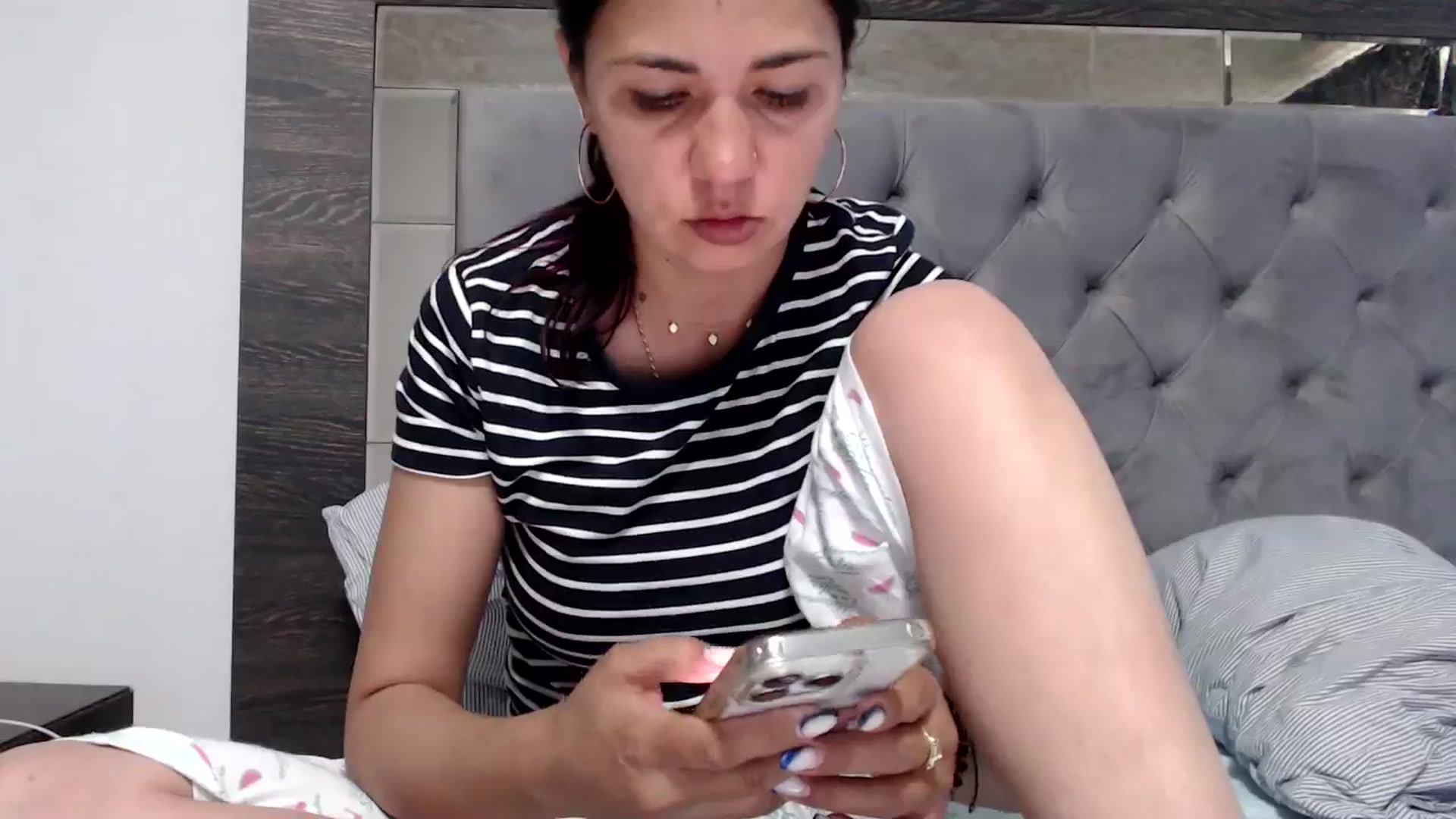 Gallery image thumbnail from YourLuvDee's myfreecams stream on, 05/31/2025, 13:02 image 13 of 20