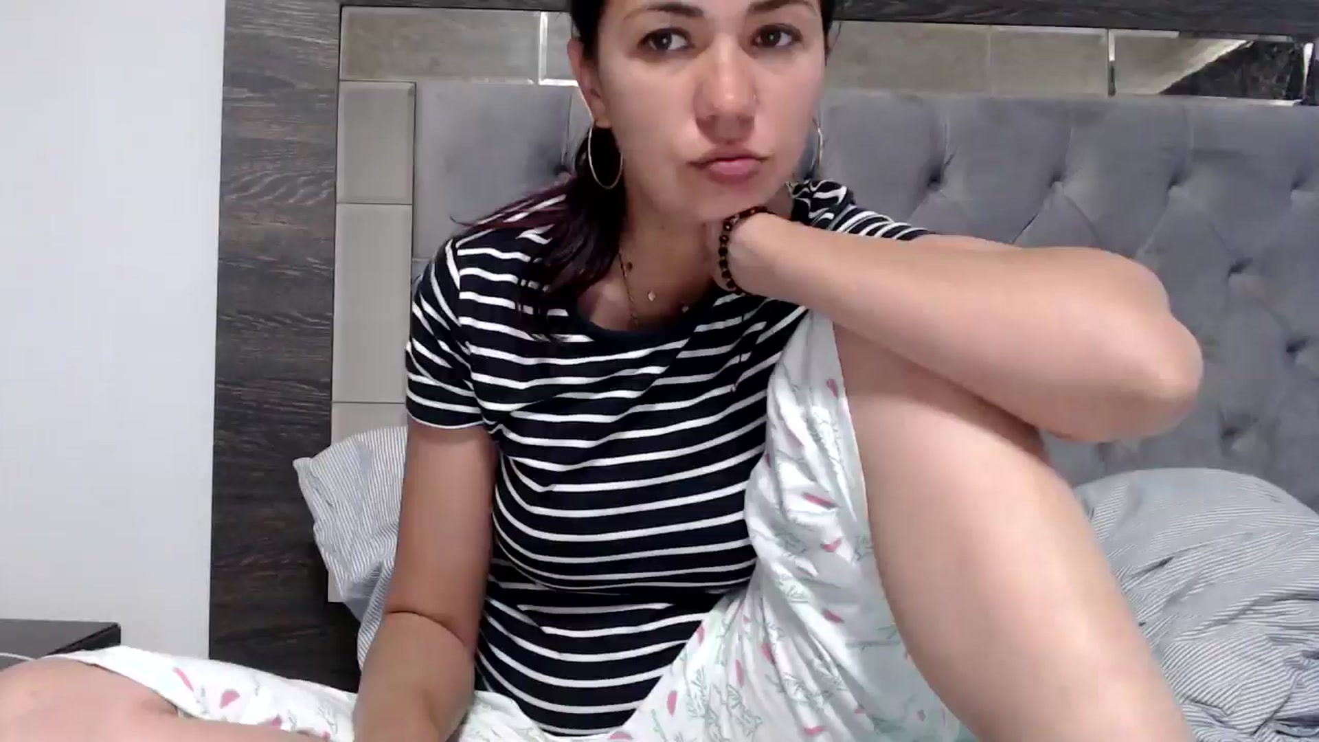 Gallery image thumbnail from YourLuvDee's myfreecams stream on, 05/31/2025, 13:02 image 10 of 20