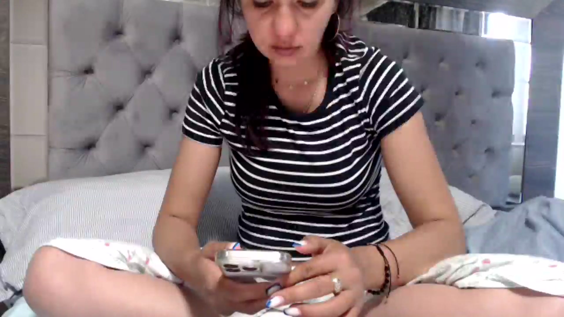 Gallery image thumbnail from YourLuvDee's myfreecams stream on, 05/31/2025, 15:29 image 15 of 20