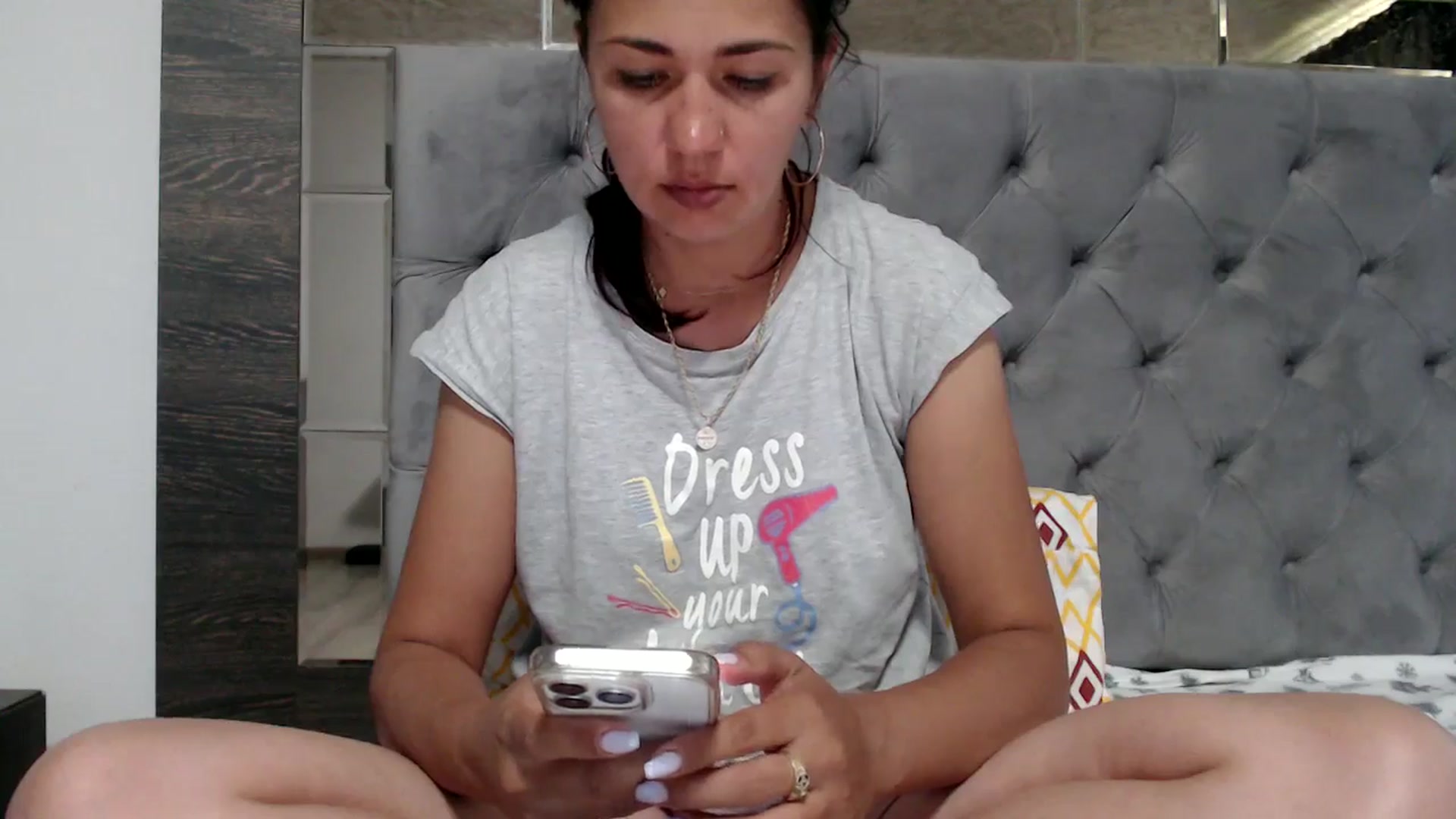 Gallery image thumbnail from YourLuvDee's myfreecams stream on, 06/15/2025, 11:56 image 15 of 20