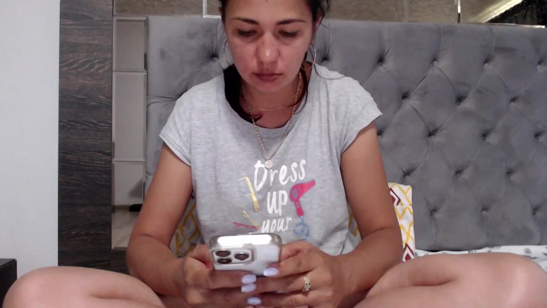 Gallery image thumbnail from YourLuvDee's myfreecams stream on, 06/15/2025, 11:56 image 7 of 20