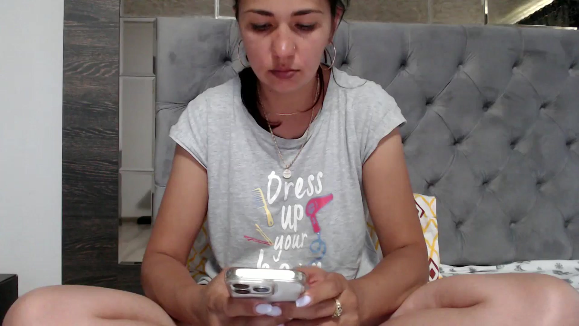 Gallery image thumbnail from YourLuvDee's myfreecams stream on, 06/15/2025, 11:56 image 10 of 20