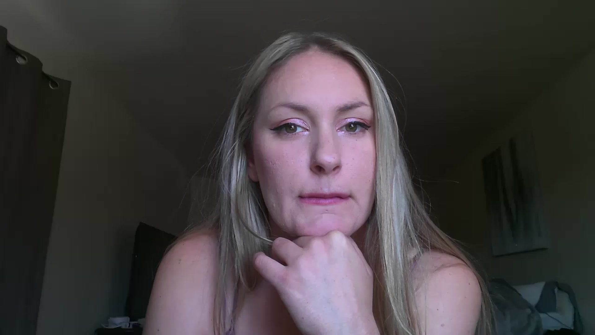 Gallery image thumbnail from YourMilfxoxo's myfreecams stream on, 11/15/2022, 18:57 image 14 of 20