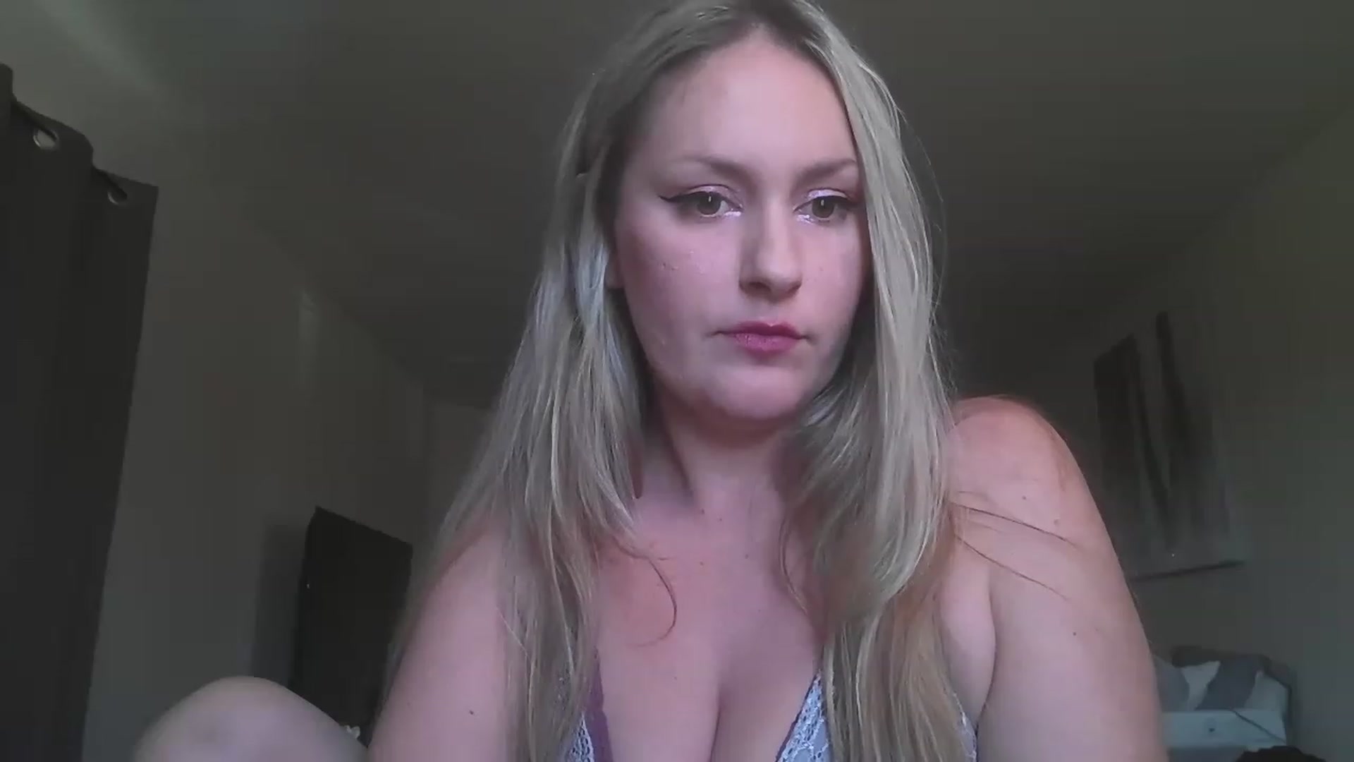 Gallery image thumbnail from YourMilfxoxo's myfreecams stream on, 11/17/2022, 18:35 image 17 of 20