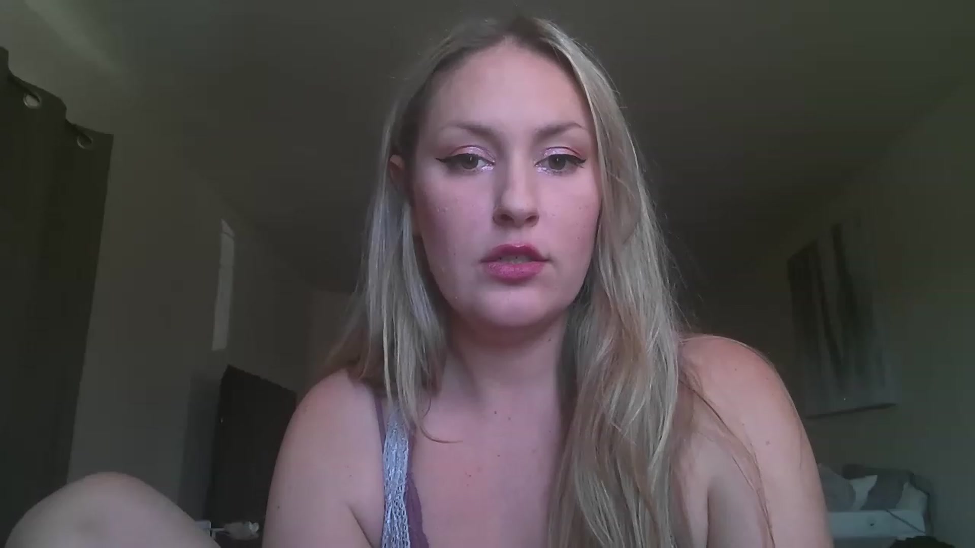 Gallery image thumbnail from YourMilfxoxo's myfreecams stream on, 11/17/2022, 18:35 image 11 of 20