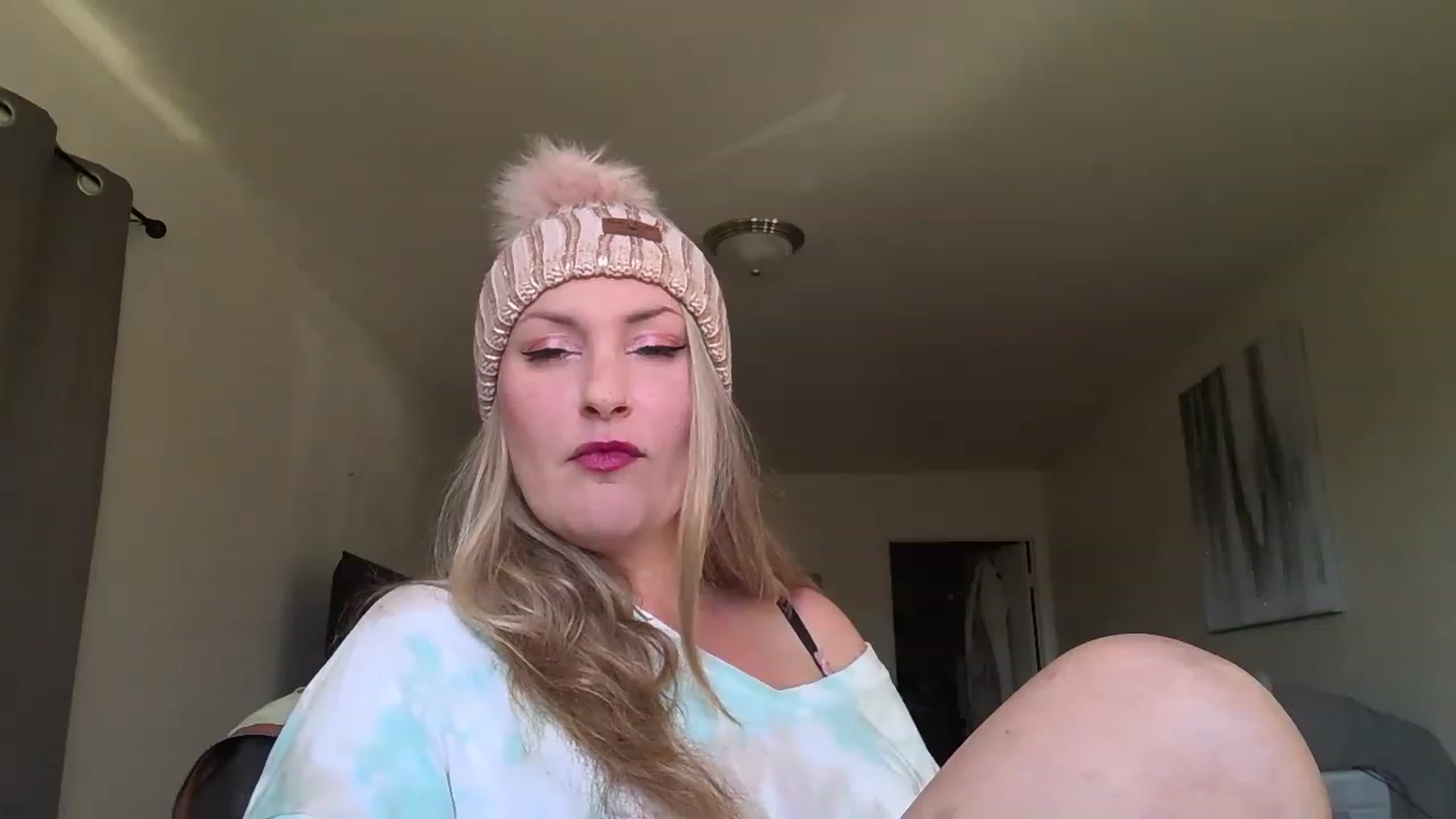 Gallery image thumbnail from YourMilfxoxo's myfreecams stream on, 11/19/2022, 18:24 image 1 of 20