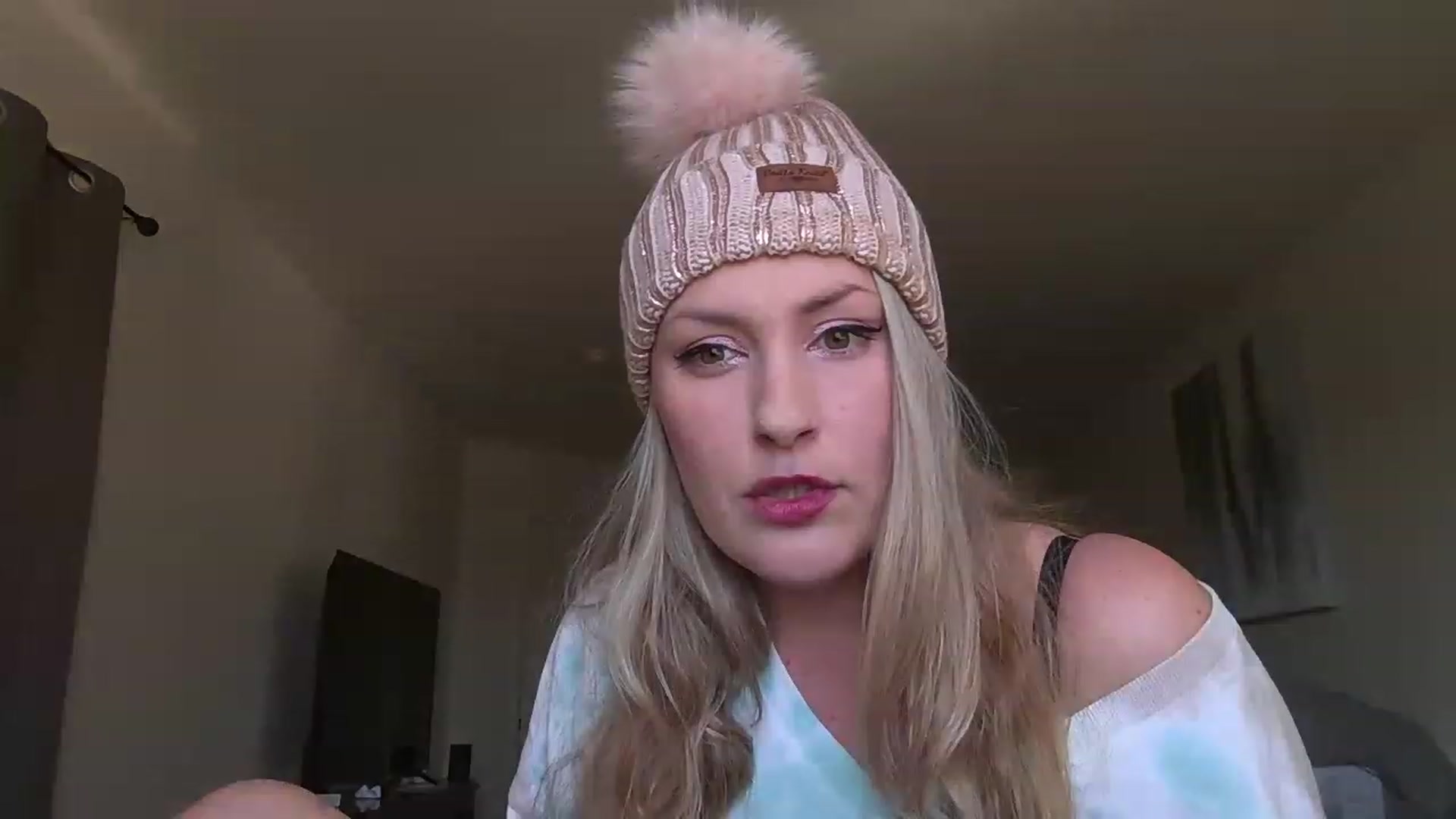 Gallery image thumbnail from YourMilfxoxo's myfreecams stream on, 11/19/2022, 18:24 image 6 of 20