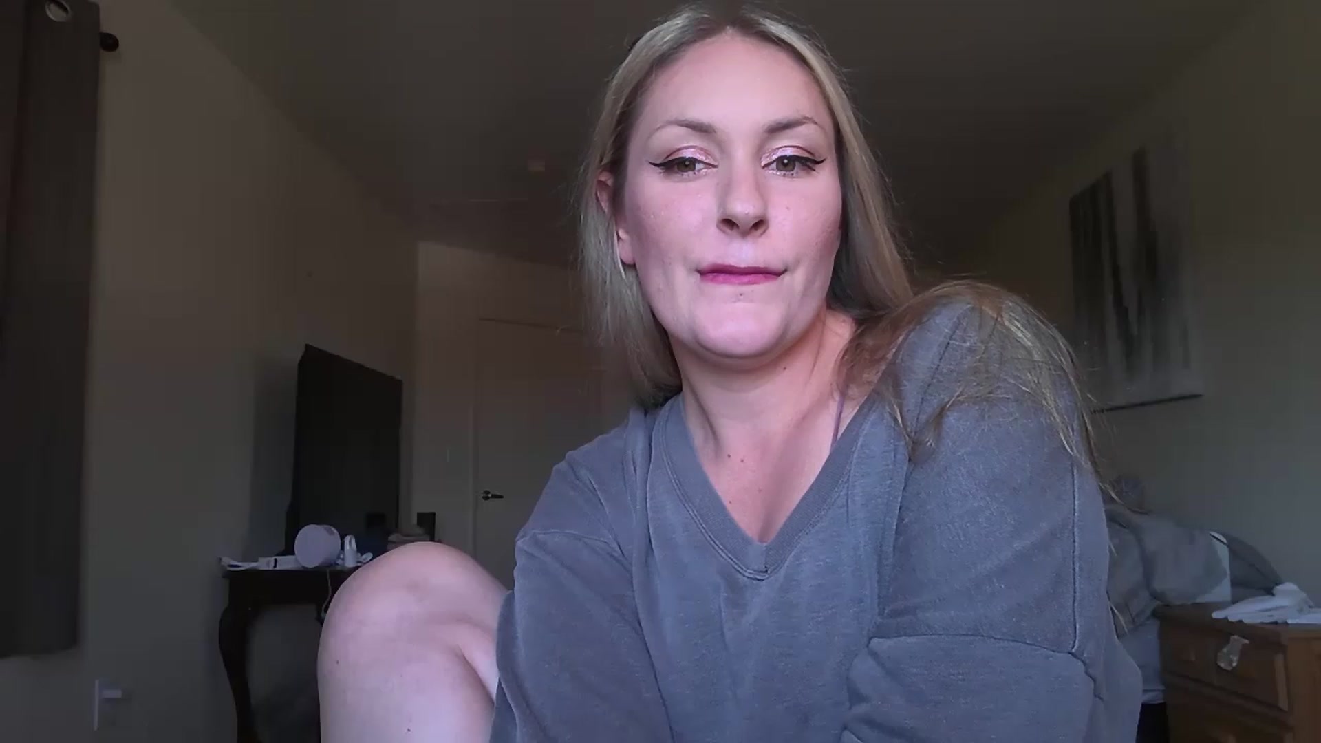 Gallery image thumbnail from YourMilfxoxo's myfreecams stream on, 11/20/2022, 19:10 image 3 of 20