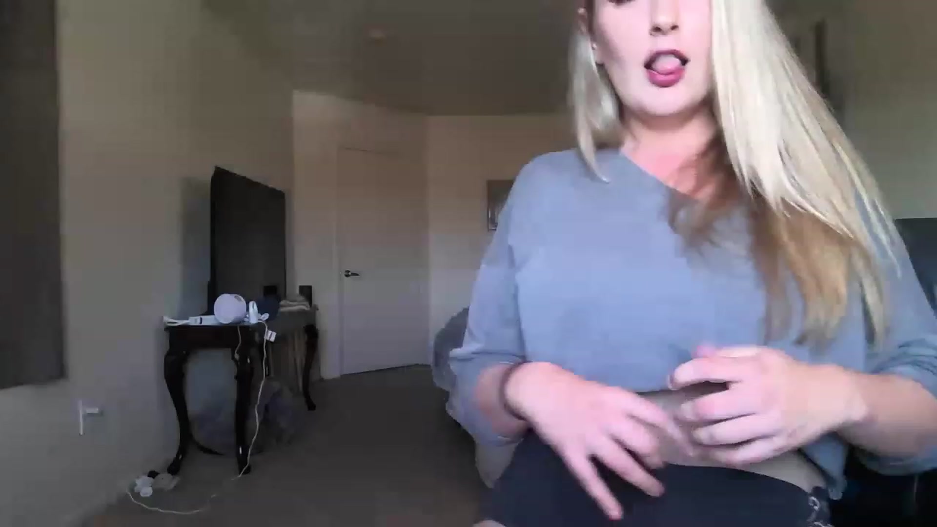 Gallery image thumbnail from YourMilfxoxo's myfreecams stream on, 11/20/2022, 19:10 image 1 of 20