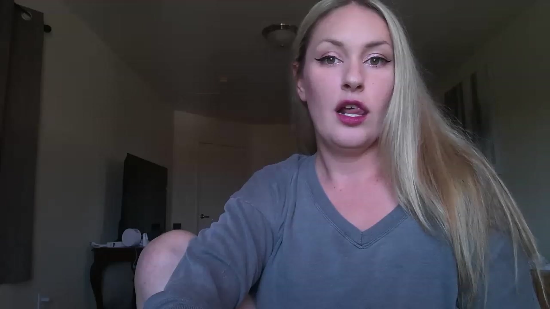 Gallery image thumbnail from YourMilfxoxo's myfreecams stream on, 11/20/2022, 19:10 image 2 of 20