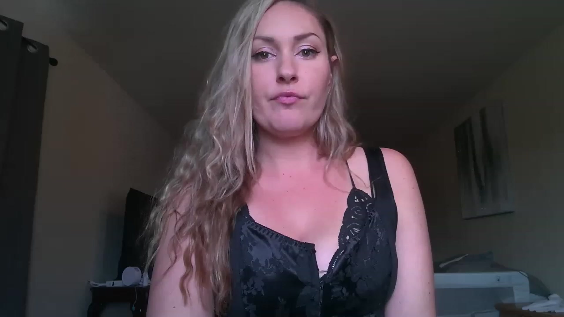 Gallery image thumbnail from YourMilfxoxo's myfreecams stream on, 11/21/2022, 19:45 image 1 of 20