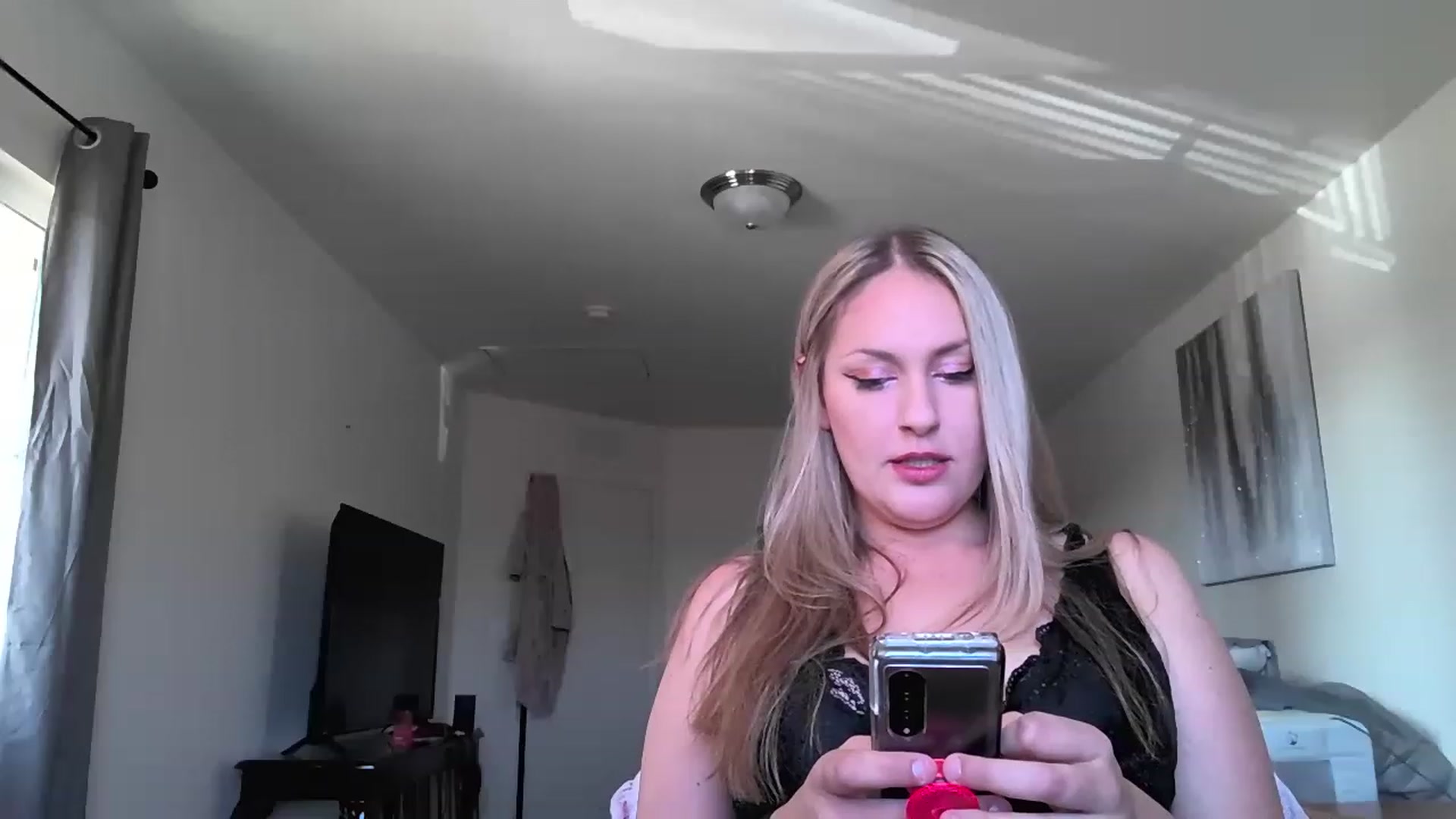 Gallery image thumbnail from YourMilfxoxo's myfreecams stream on, 11/23/2022, 18:22 image 19 of 20