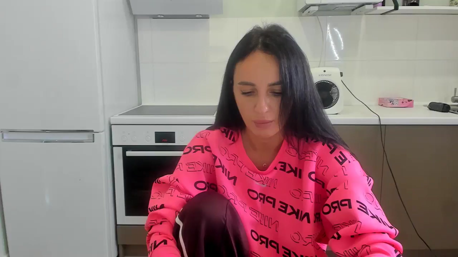 Gallery image thumbnail from YourMissMasha's myfreecams stream on, 10/06/2025, 09:08 image 2 of 20
