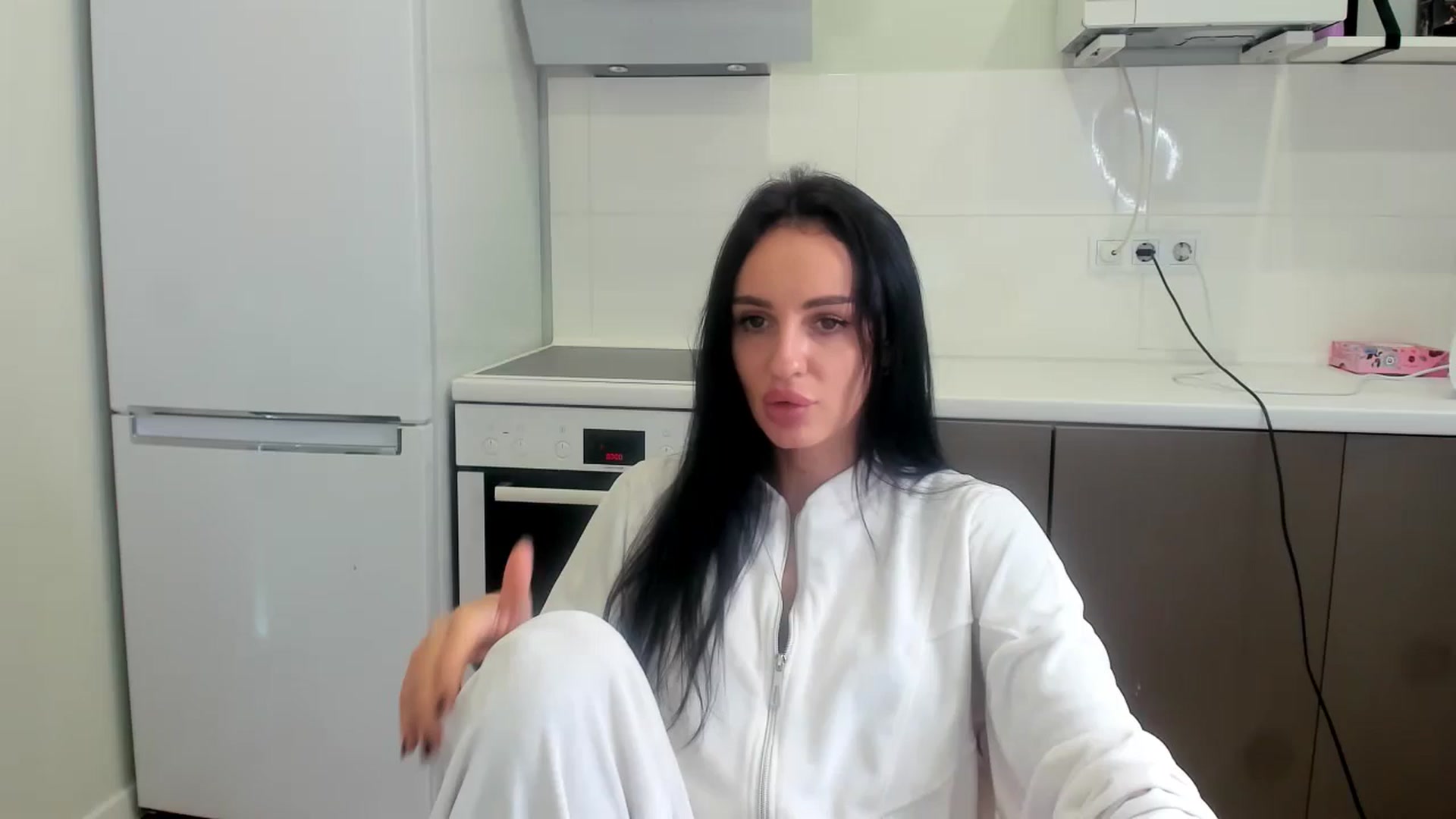Gallery image thumbnail from YourMissMasha's myfreecams stream on, 11/03/2025, 11:00 image 1 of 20