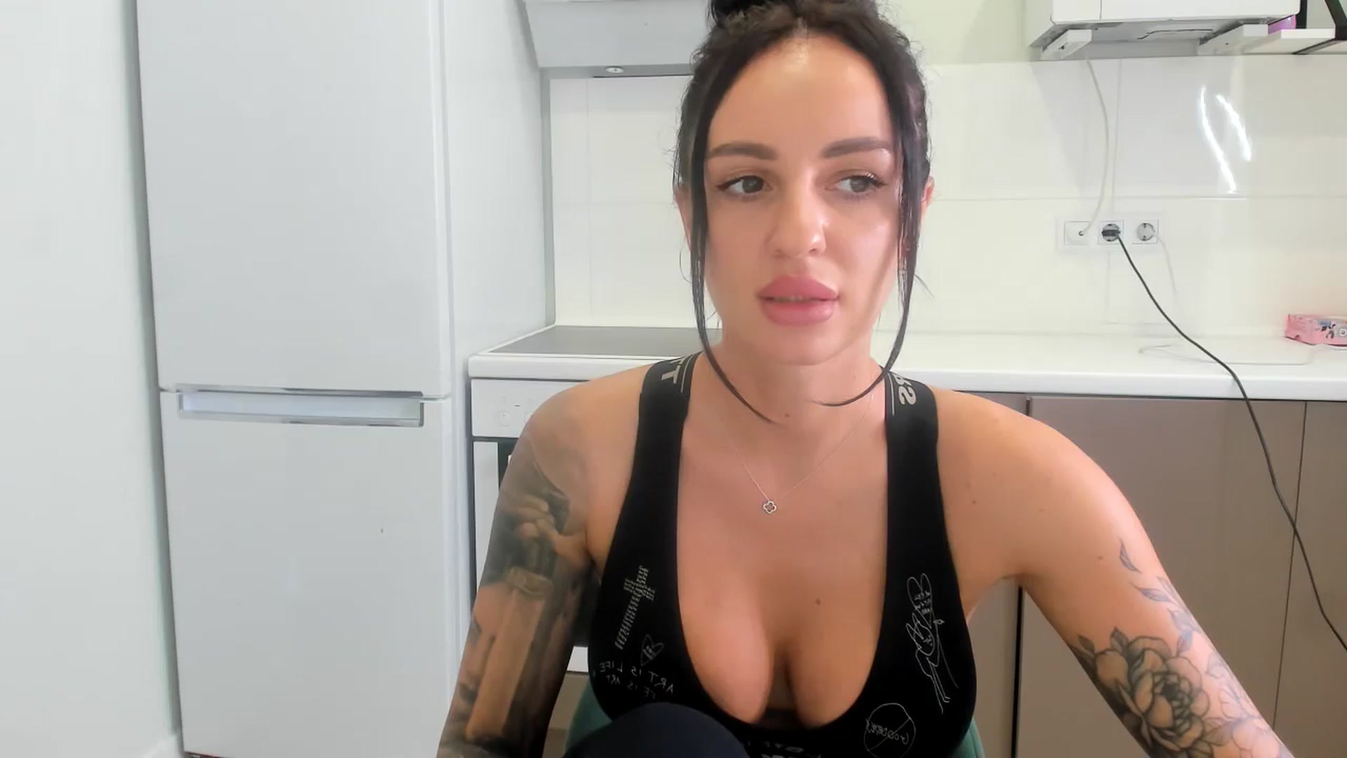 Gallery image thumbnail from YourMissMasha's myfreecams stream on, 11/10/2025, 11:19 image 15 of 20