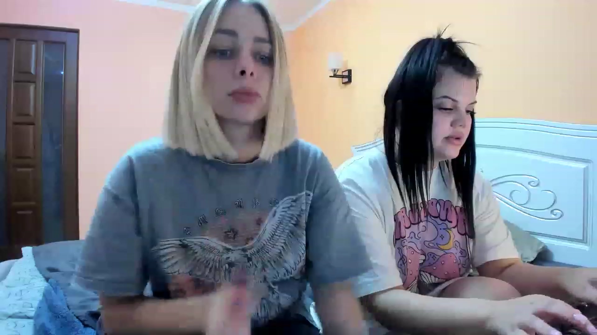 Gallery image thumbnail from YourPupsik's myfreecams stream on, 11/17/2022, 15:33 image 12 of 20