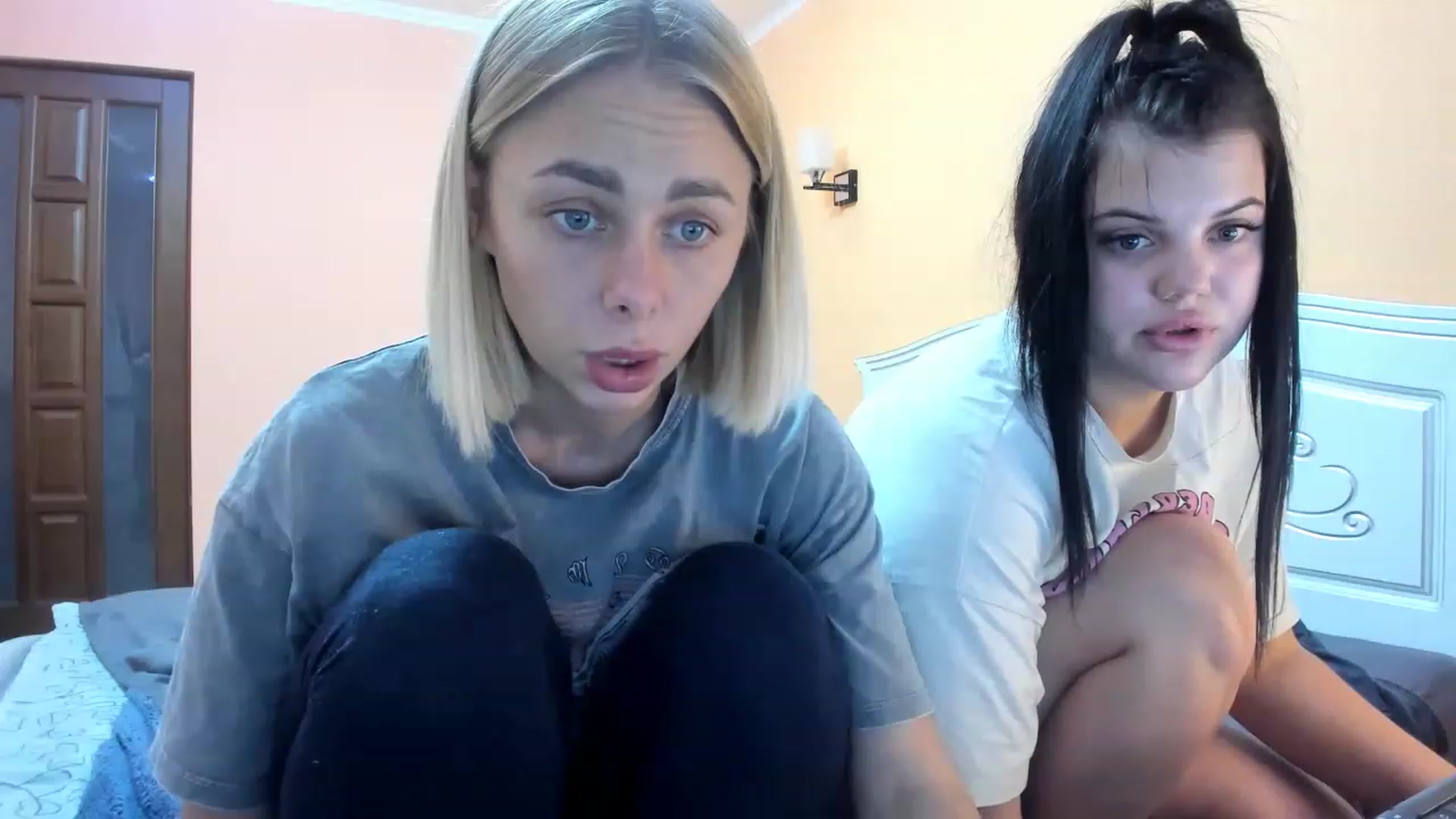 Gallery image thumbnail from YourPupsik's myfreecams stream on, 11/17/2022, 15:33 image 18 of 20