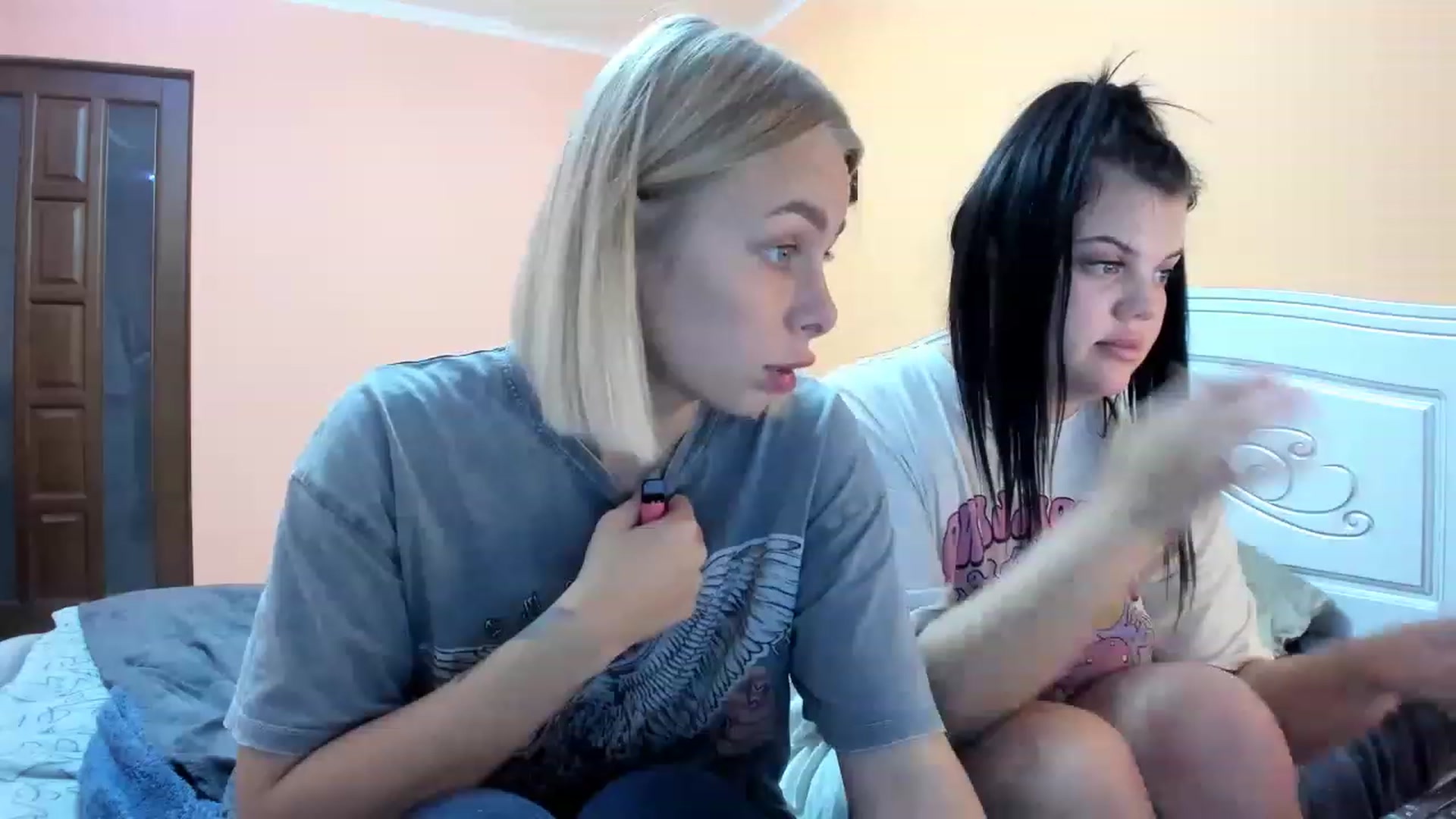 Gallery image thumbnail from YourPupsik's myfreecams stream on, 11/17/2022, 15:33 image 10 of 20
