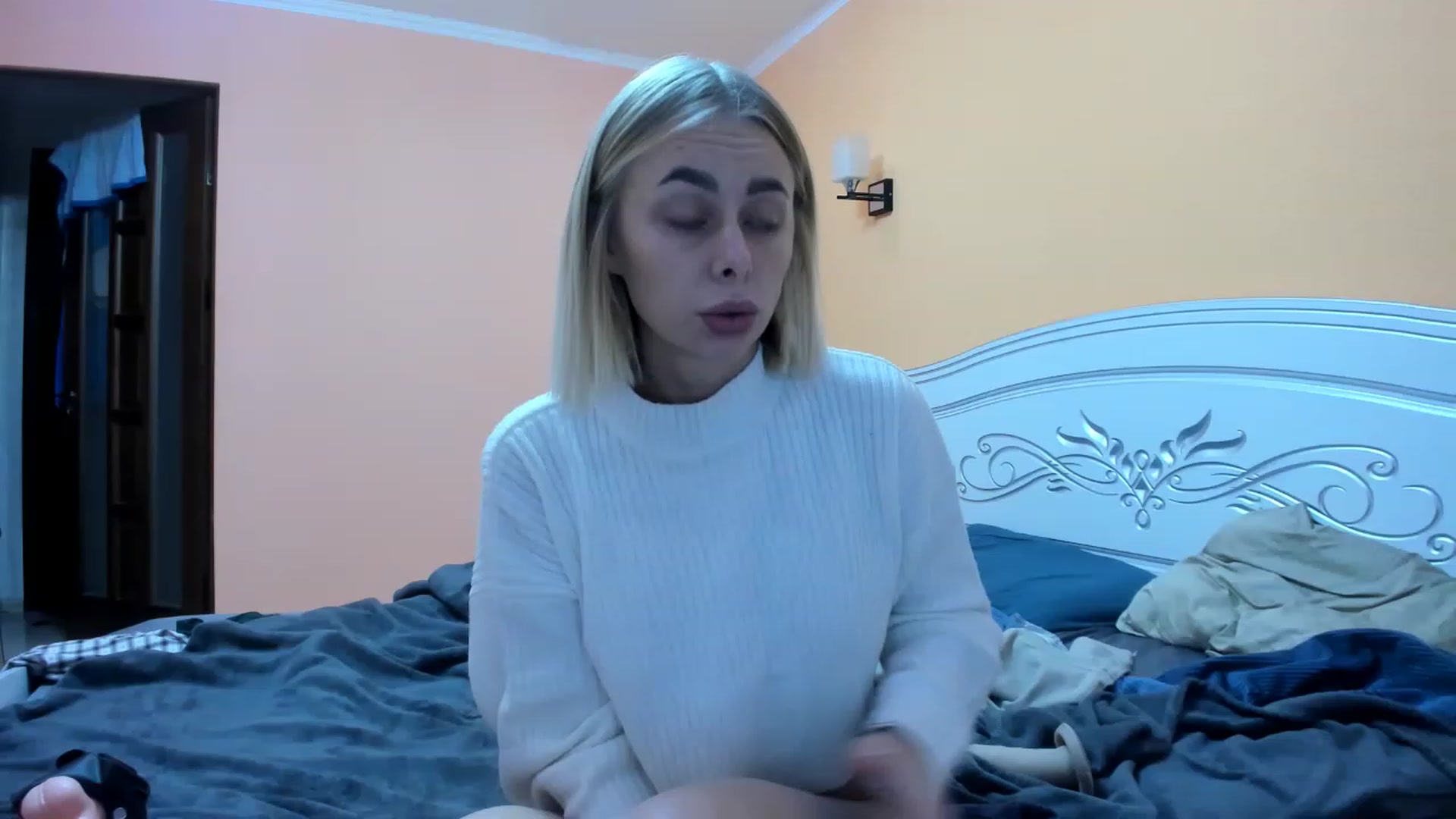 Gallery image thumbnail from YourPupsik's myfreecams stream on, 11/19/2022, 13:55 image 12 of 20