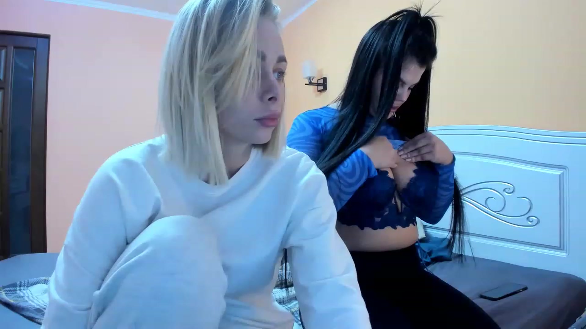 Gallery image thumbnail from YourPupsik's myfreecams stream on, 12/04/2022, 12:30 image 8 of 20