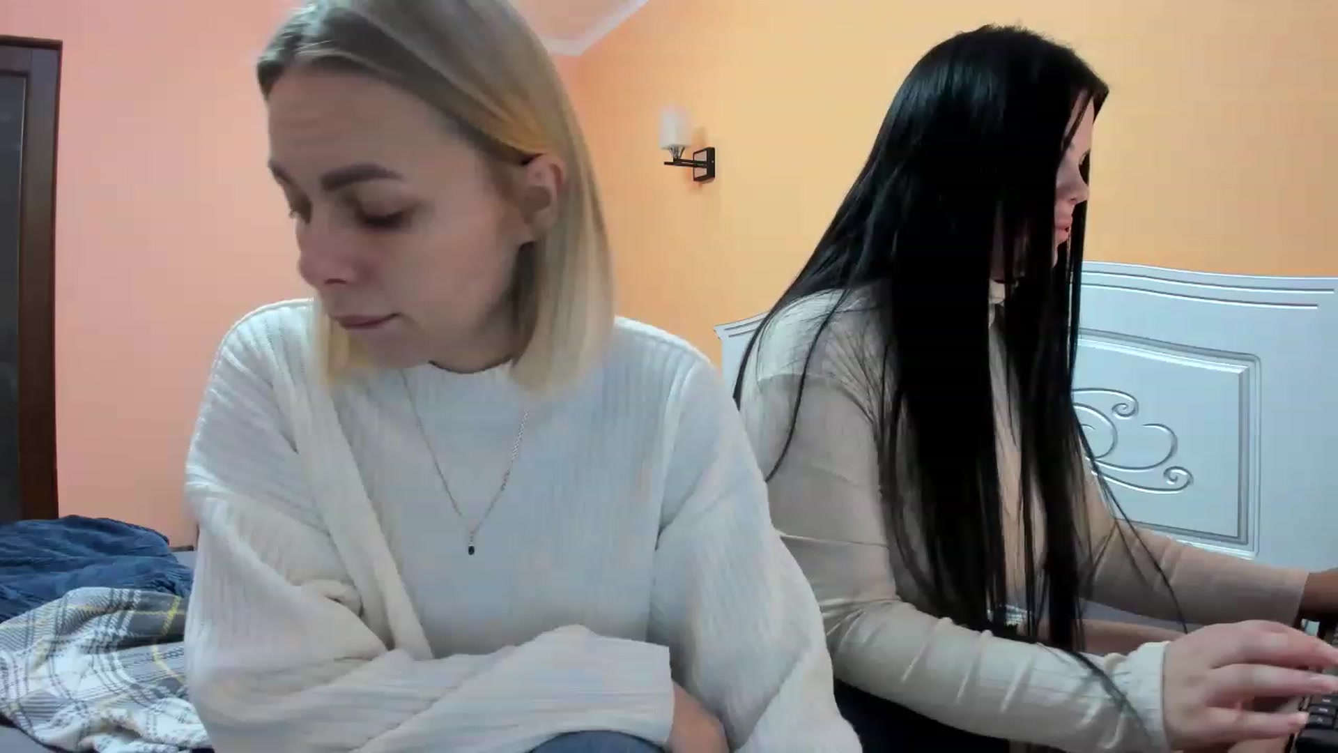 Gallery image thumbnail from YourPupsik's myfreecams stream on, 12/25/2022, 08:32 image 12 of 20