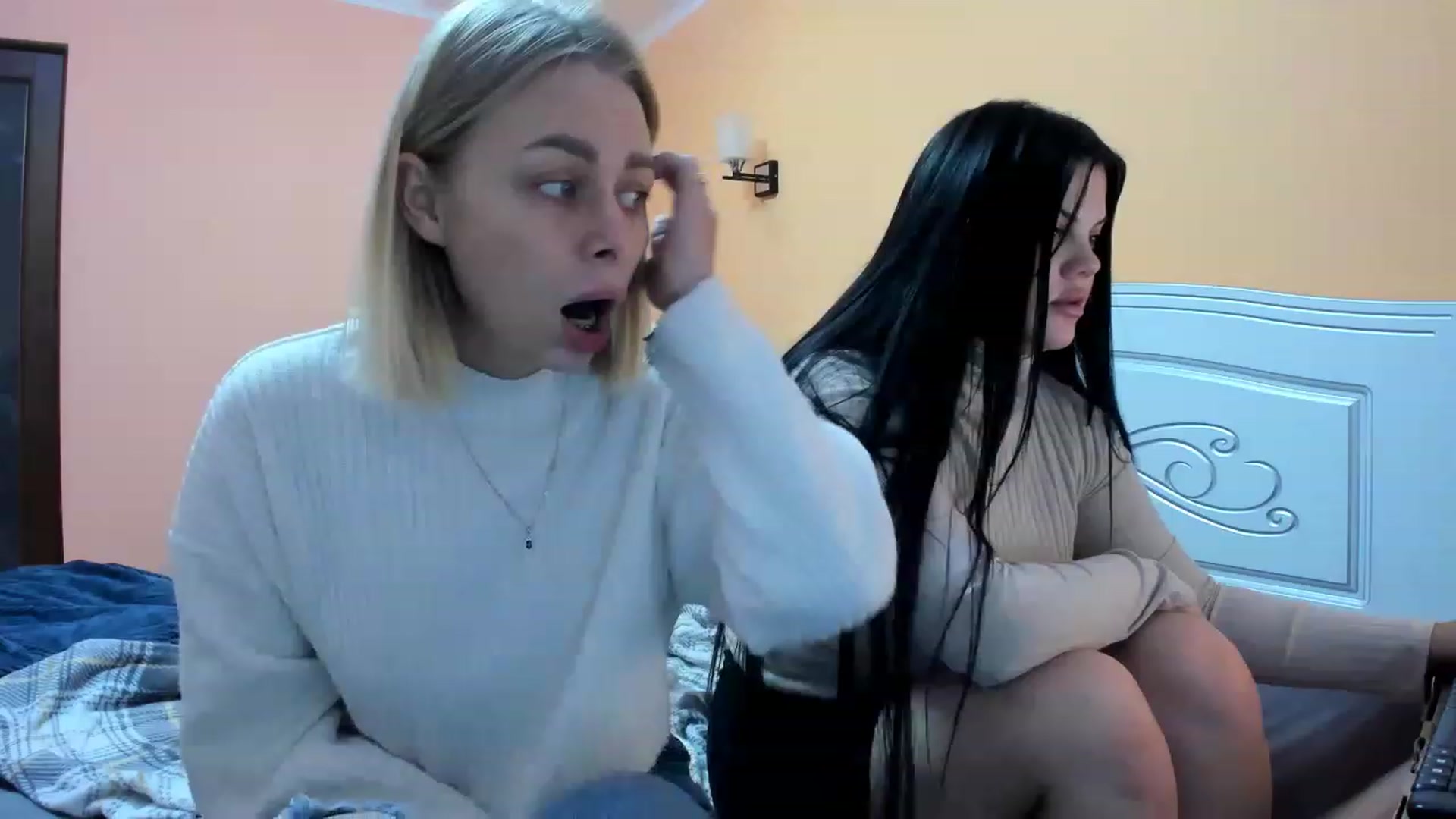 Gallery image thumbnail from YourPupsik's myfreecams stream on, 12/25/2022, 08:32 image 15 of 20