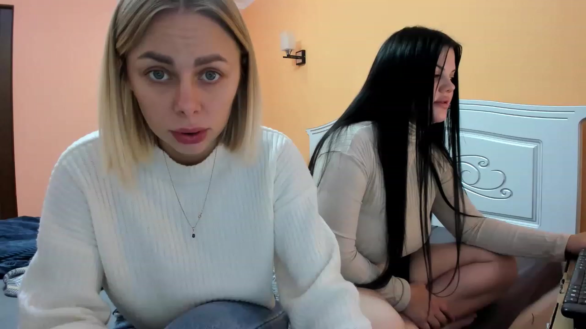 Gallery image thumbnail from YourPupsik's myfreecams stream on, 12/25/2022, 09:23 image 14 of 20