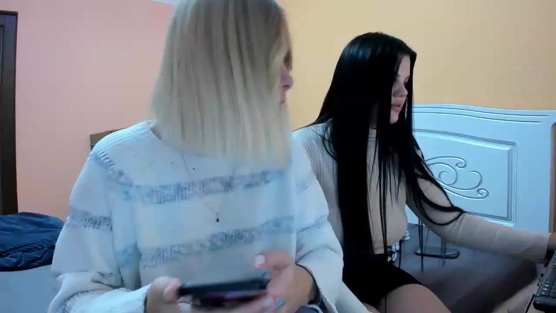 Gallery image thumbnail from YourPupsik's myfreecams stream on, 12/25/2022, 11:44 image 10 of 20