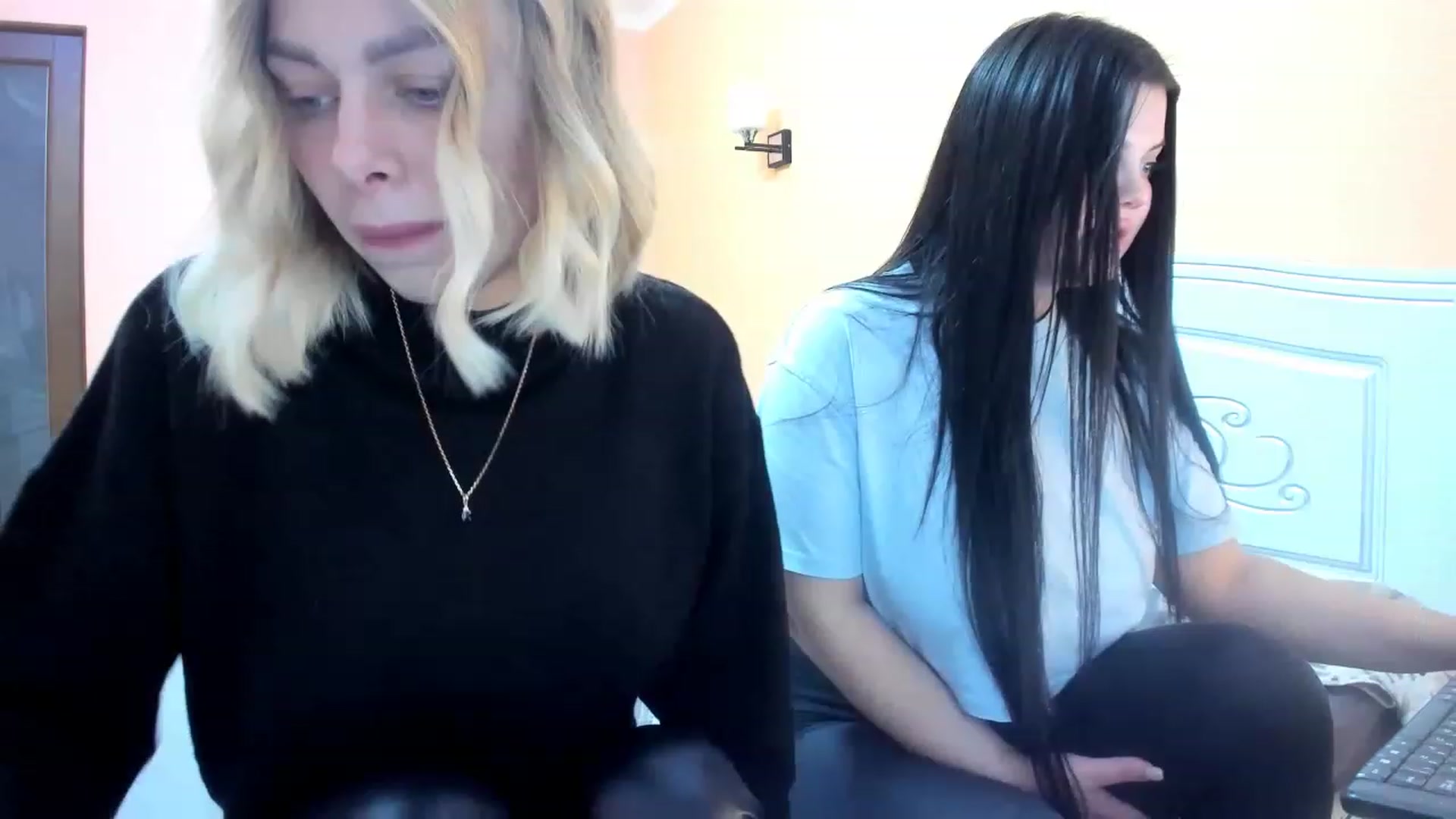 Gallery image thumbnail from YourPupsik's myfreecams stream on, 12/26/2022, 10:04 image 3 of 20