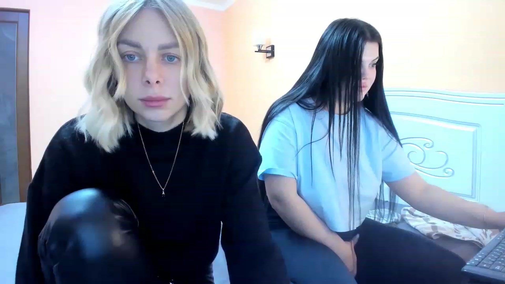 Gallery image thumbnail from YourPupsik's myfreecams stream on, 12/26/2022, 11:12 image 2 of 20