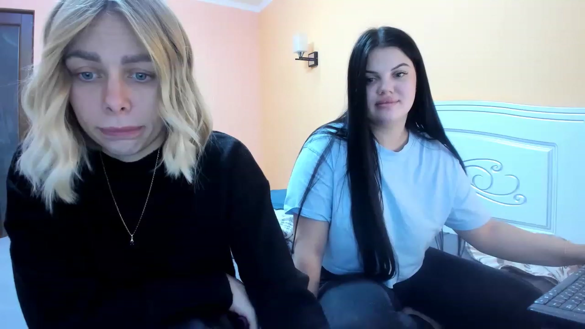 Gallery image thumbnail from YourPupsik's myfreecams stream on, 12/26/2022, 11:12 image 15 of 20