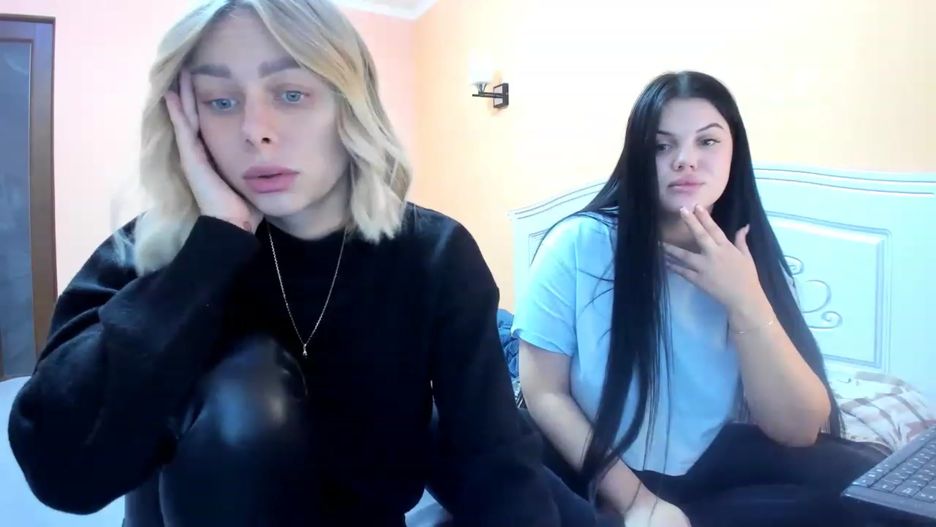Gallery image thumbnail from YourPupsik's myfreecams stream on, 12/26/2022, 11:12 image 12 of 20
