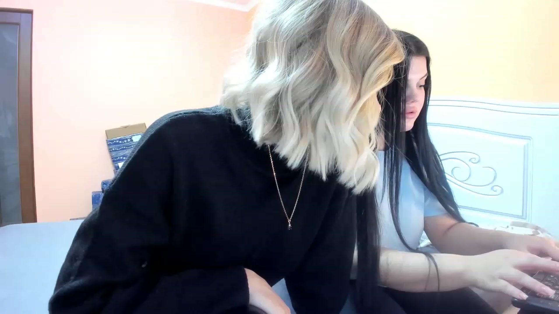 Gallery image thumbnail from YourPupsik's myfreecams stream on, 12/26/2022, 11:12 image 5 of 20