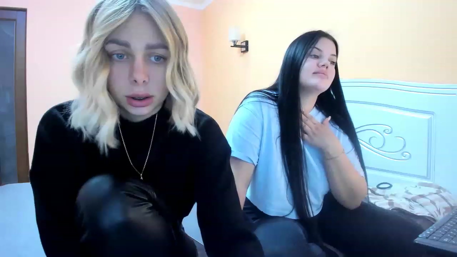 Gallery image thumbnail from YourPupsik's myfreecams stream on, 12/26/2022, 11:12 image 16 of 20