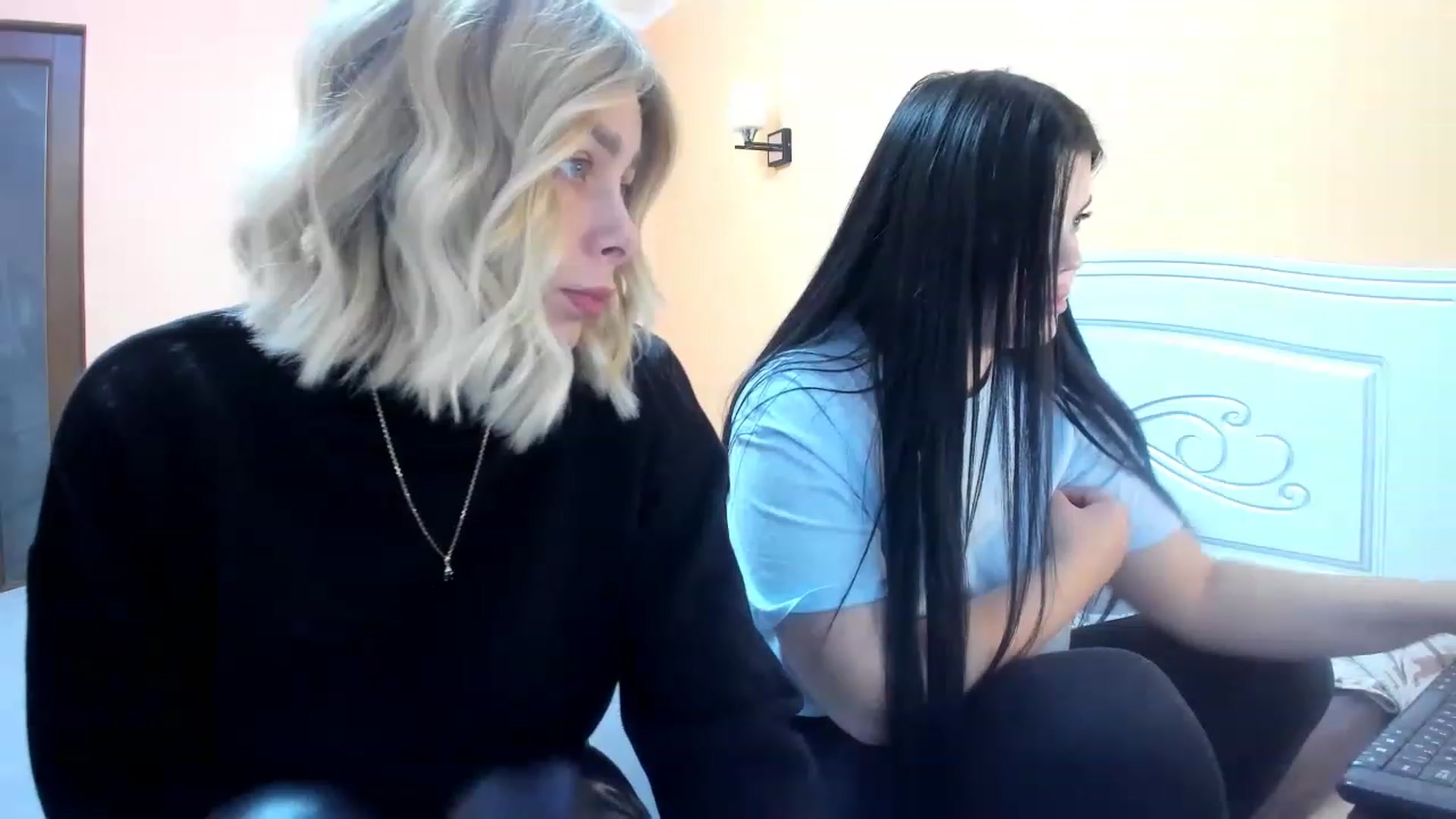 Gallery image thumbnail from YourPupsik's myfreecams stream on, 12/26/2022, 11:12 image 8 of 20