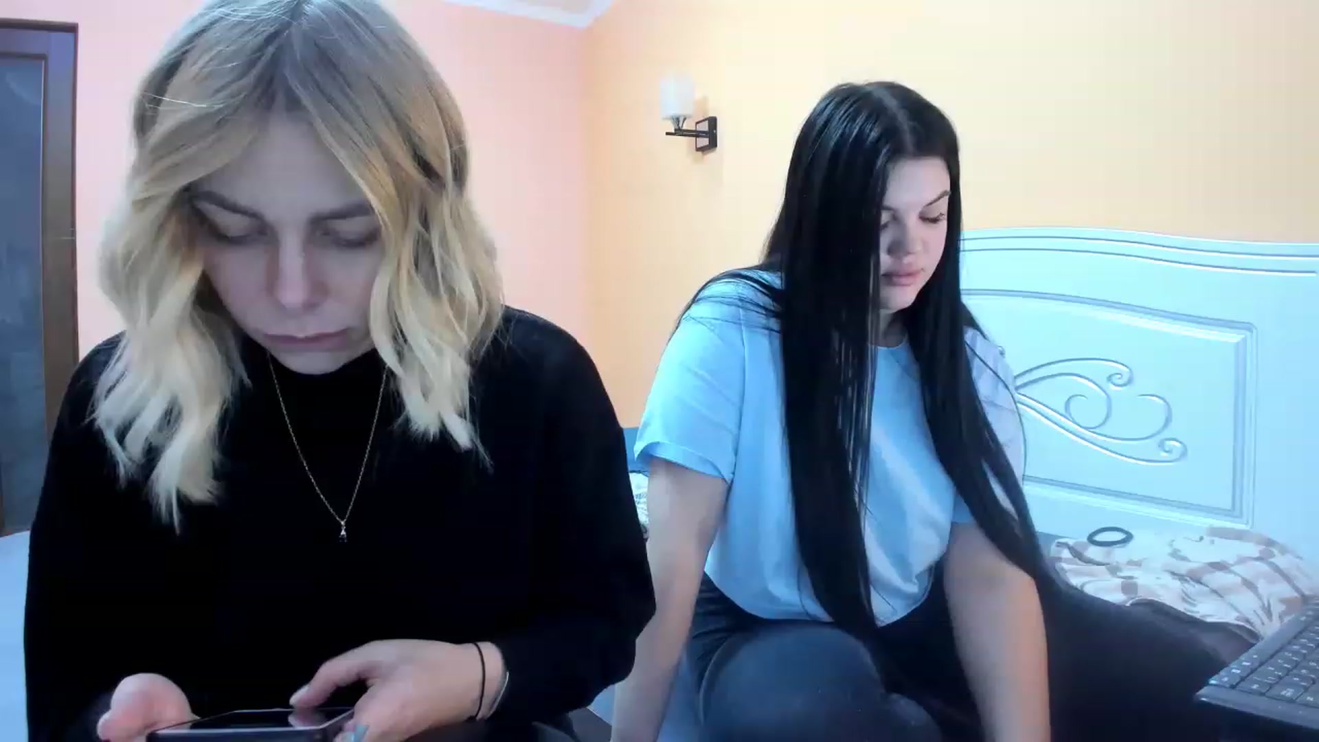 Gallery image thumbnail from YourPupsik's myfreecams stream on, 12/26/2022, 11:12 image 17 of 20