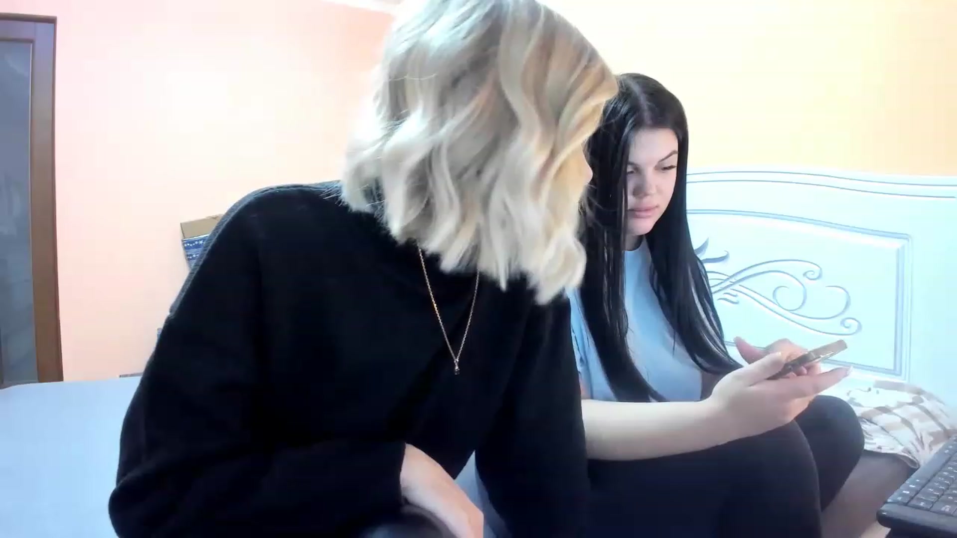 Gallery image thumbnail from YourPupsik's myfreecams stream on, 12/26/2022, 11:12 image 6 of 20