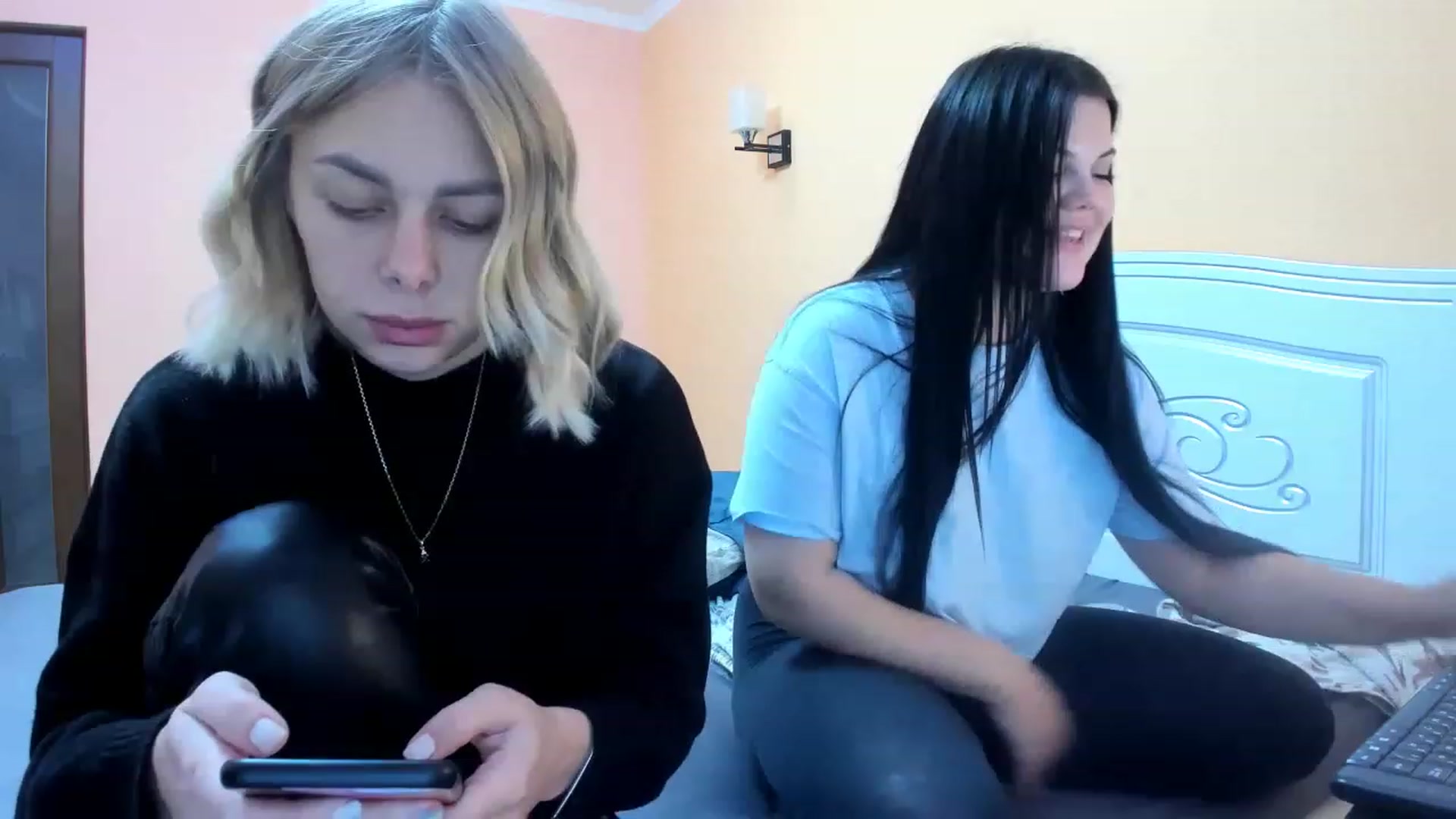 Gallery image thumbnail from YourPupsik's myfreecams stream on, 12/26/2022, 11:12 image 3 of 20