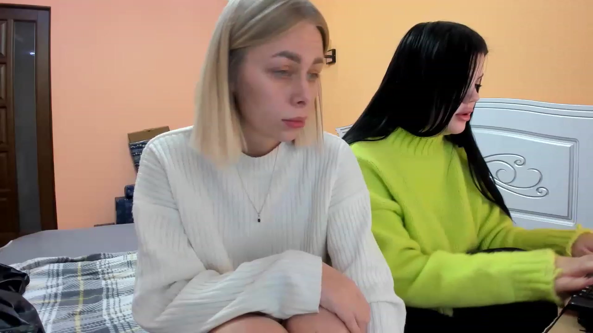 Gallery image thumbnail from YourPupsik's myfreecams stream on, 12/30/2022, 10:20 image 16 of 20