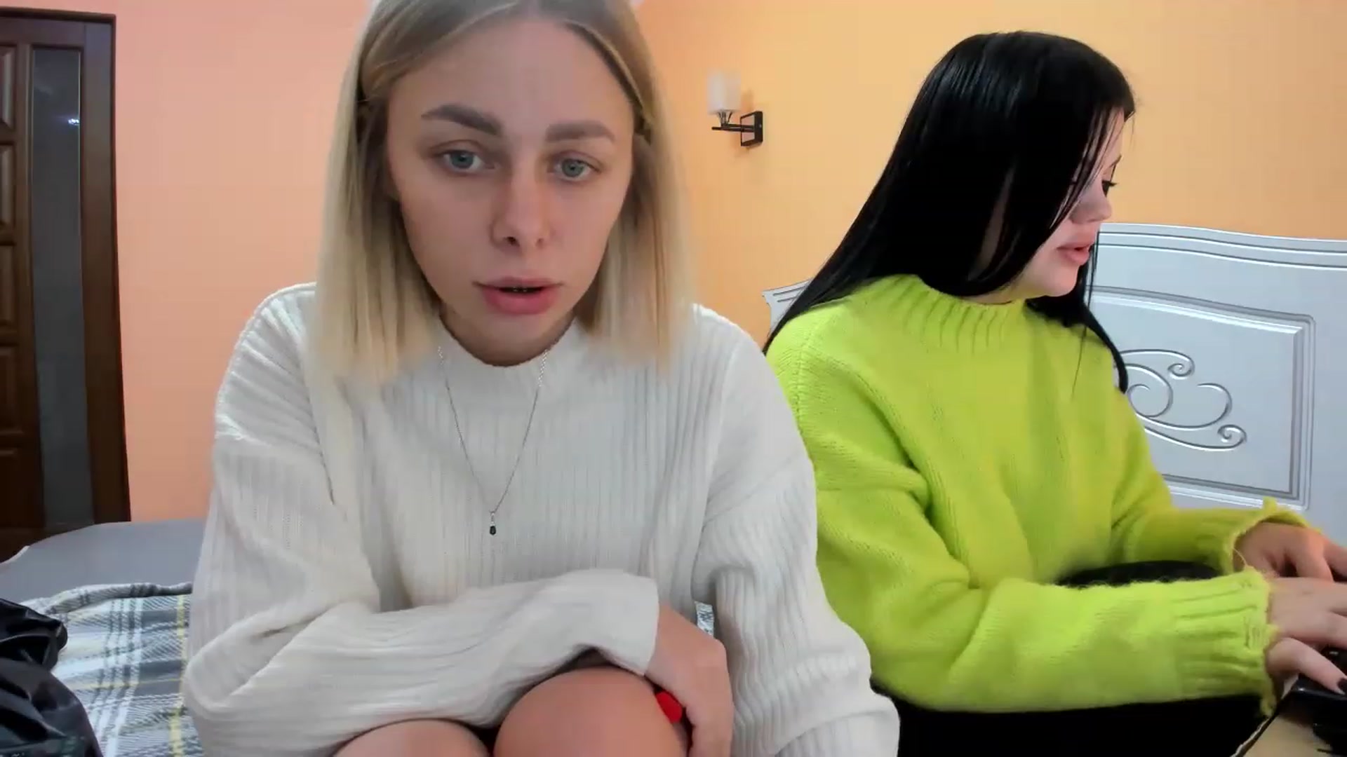 Gallery image thumbnail from YourPupsik's myfreecams stream on, 12/30/2022, 10:20 image 13 of 20