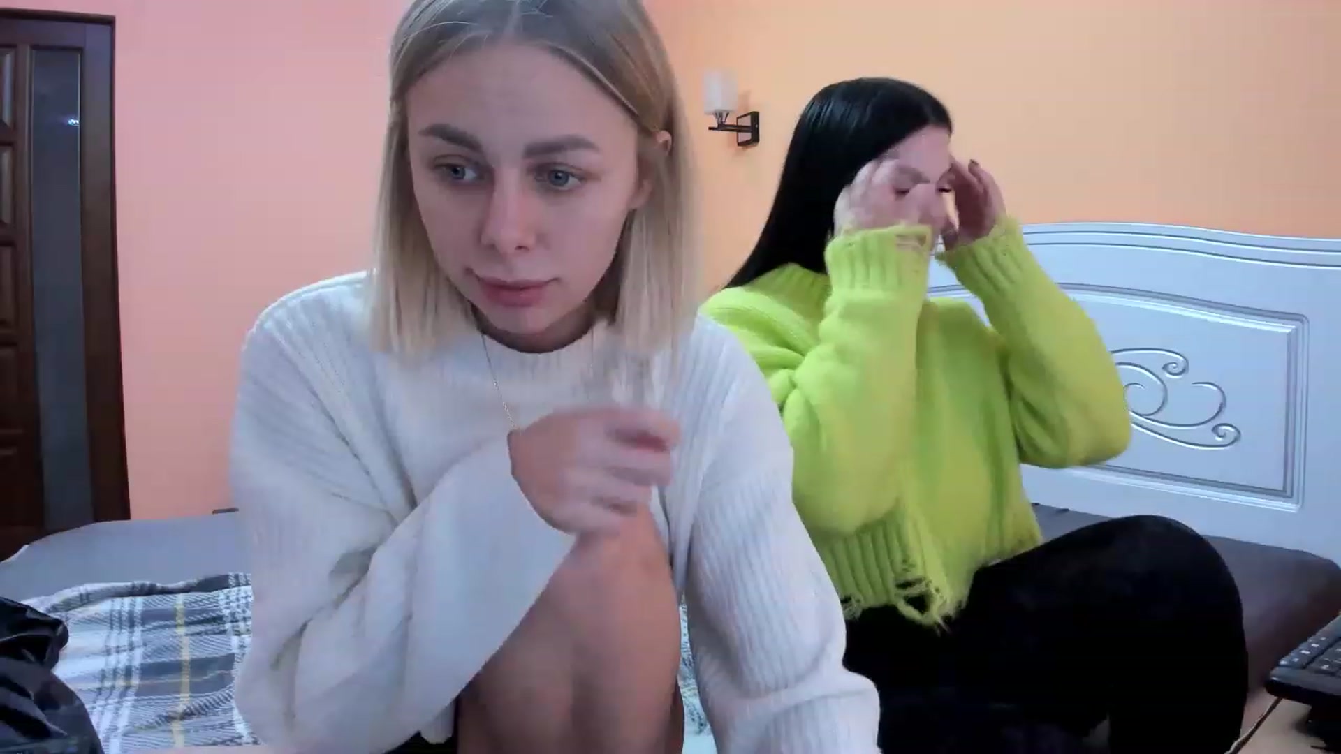 Gallery image thumbnail from YourPupsik's myfreecams stream on, 12/30/2022, 10:20 image 9 of 20