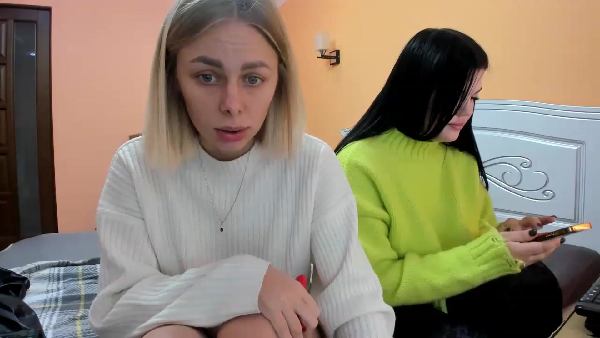 Gallery image thumbnail from YourPupsik's myfreecams stream on, 12/30/2022, 10:20 image 14 of 20
