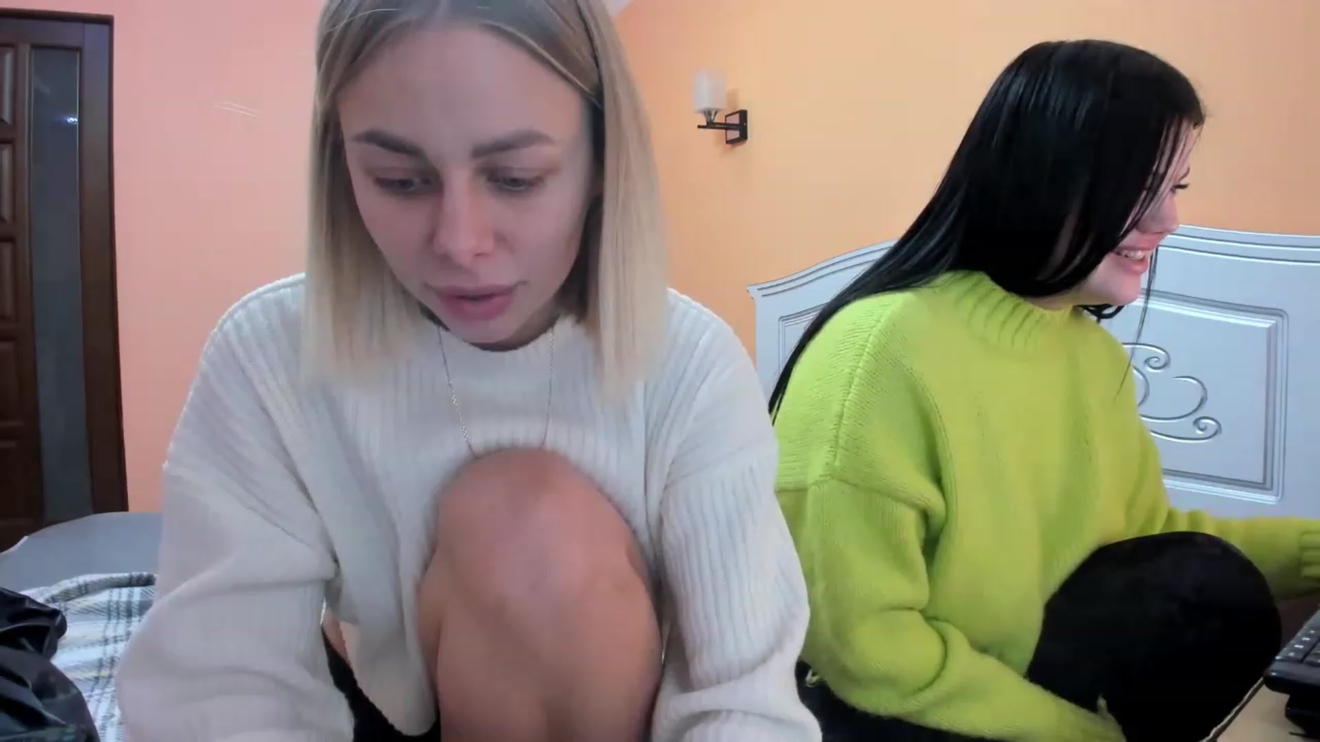 Gallery image thumbnail from YourPupsik's myfreecams stream on, 12/30/2022, 10:20 image 11 of 20