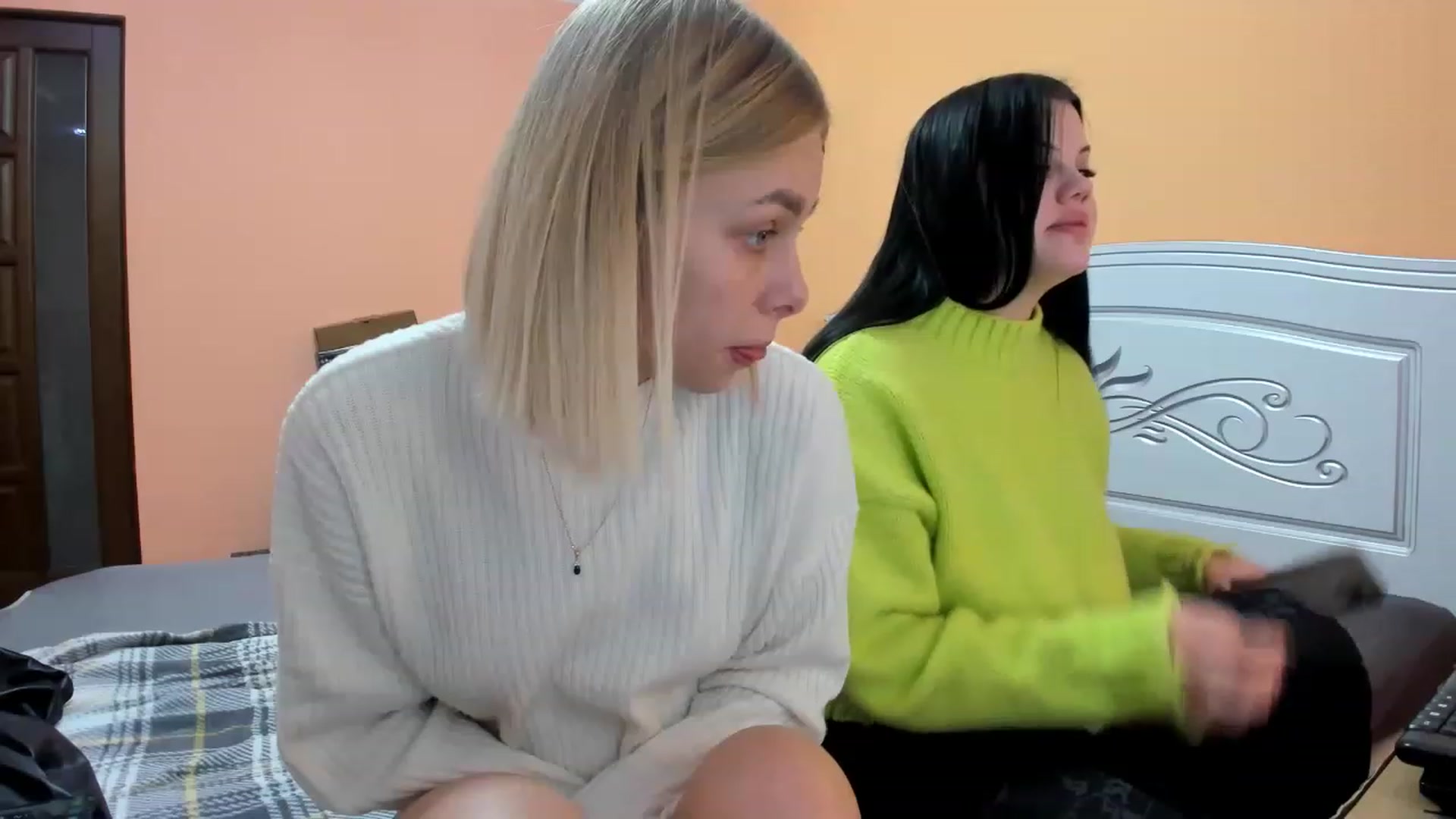 Gallery image thumbnail from YourPupsik's myfreecams stream on, 12/30/2022, 10:20 image 15 of 20