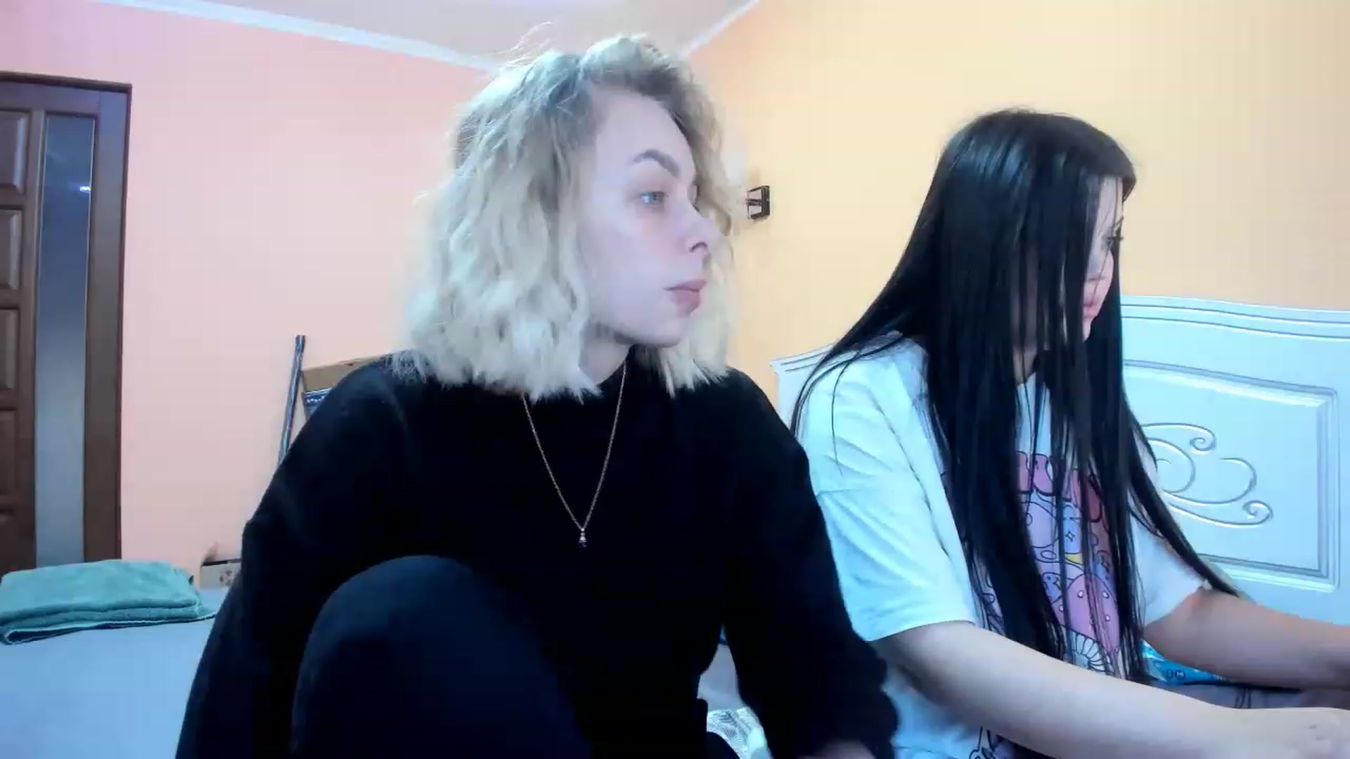 Gallery image thumbnail from YourPupsik's myfreecams stream on, 01/03/2023, 10:44 image 3 of 20