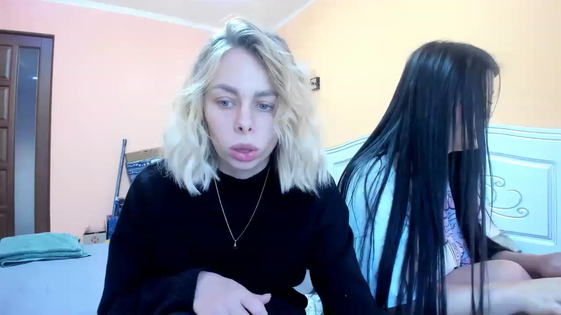 Gallery image thumbnail from YourPupsik's myfreecams stream on, 01/03/2023, 10:44 image 10 of 20