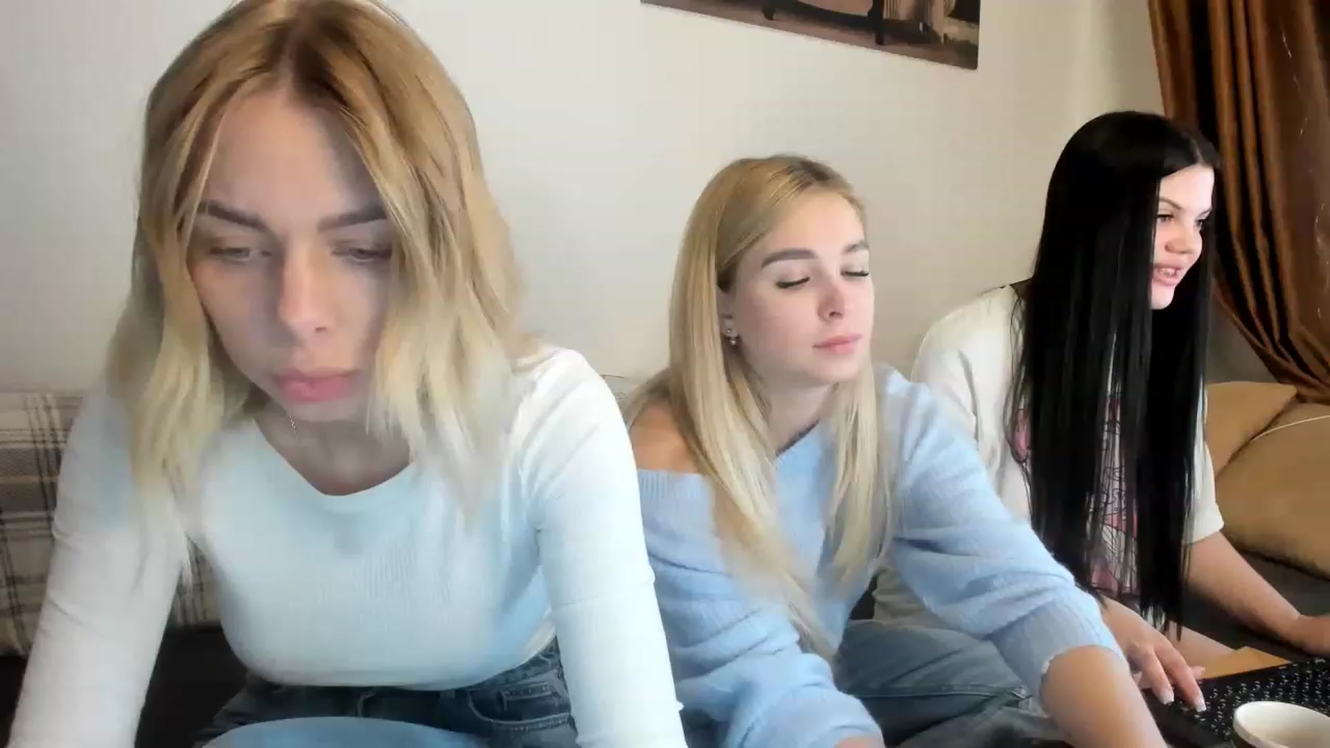 Gallery image thumbnail from YourPupsik's myfreecams stream on, 03/16/2023, 07:58 image 7 of 20