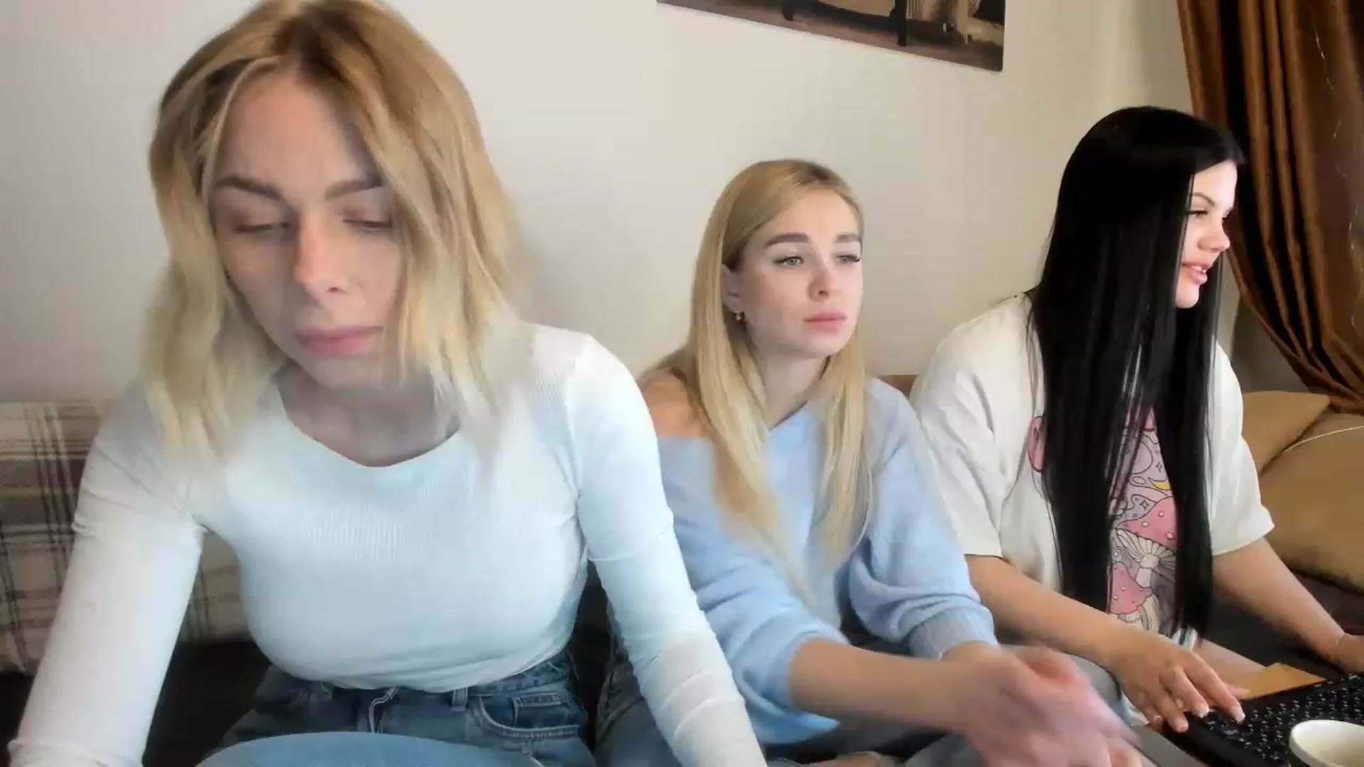 Gallery image thumbnail from YourPupsik's myfreecams stream on, 03/16/2023, 07:58 image 8 of 20